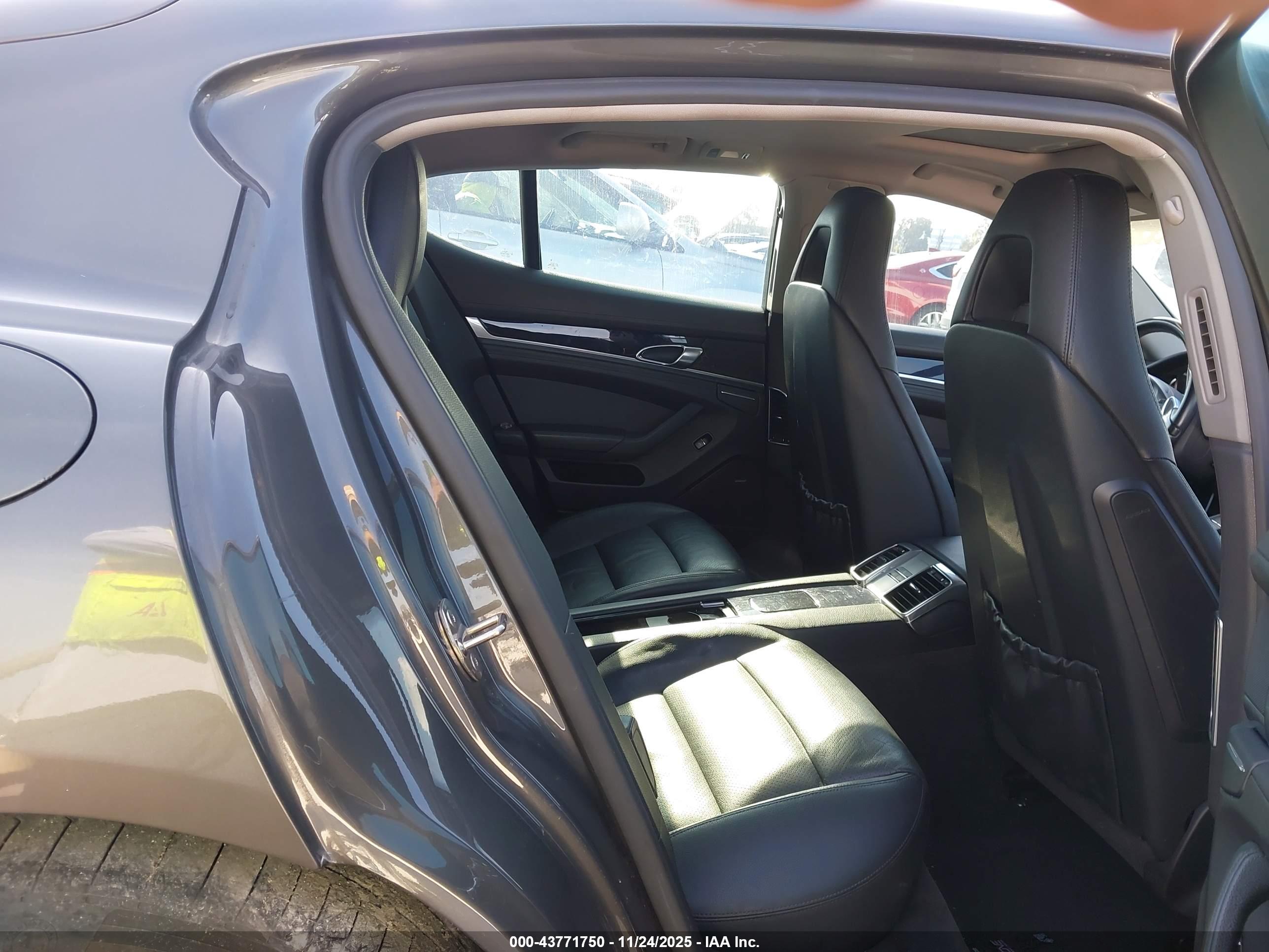 PORSCHE PANAMERA image 8