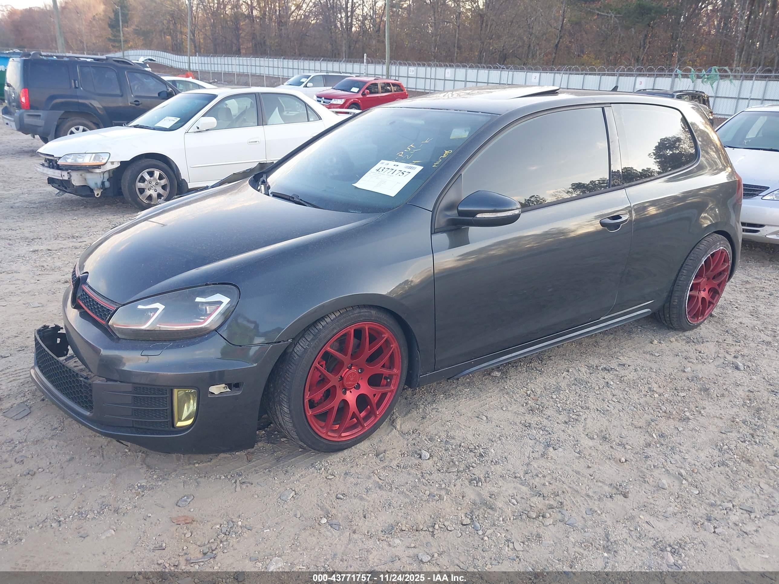 VOLKSWAGEN GTI image 2