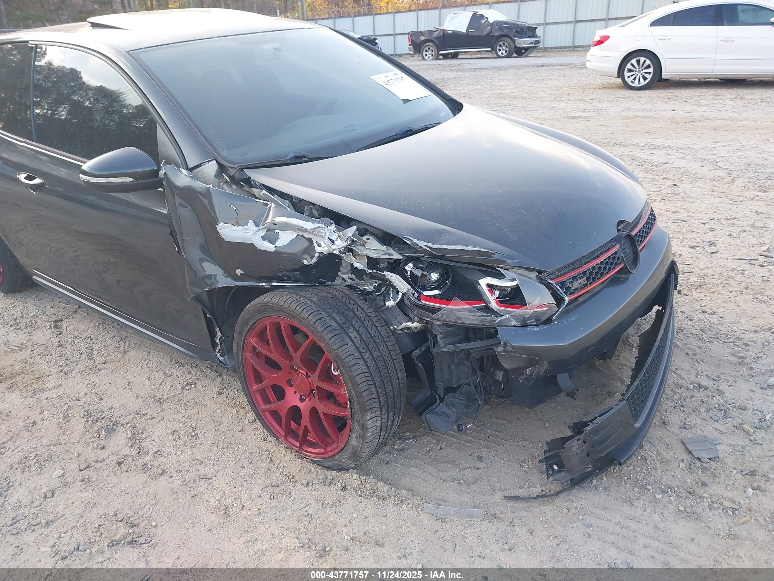 VOLKSWAGEN GTI image 6