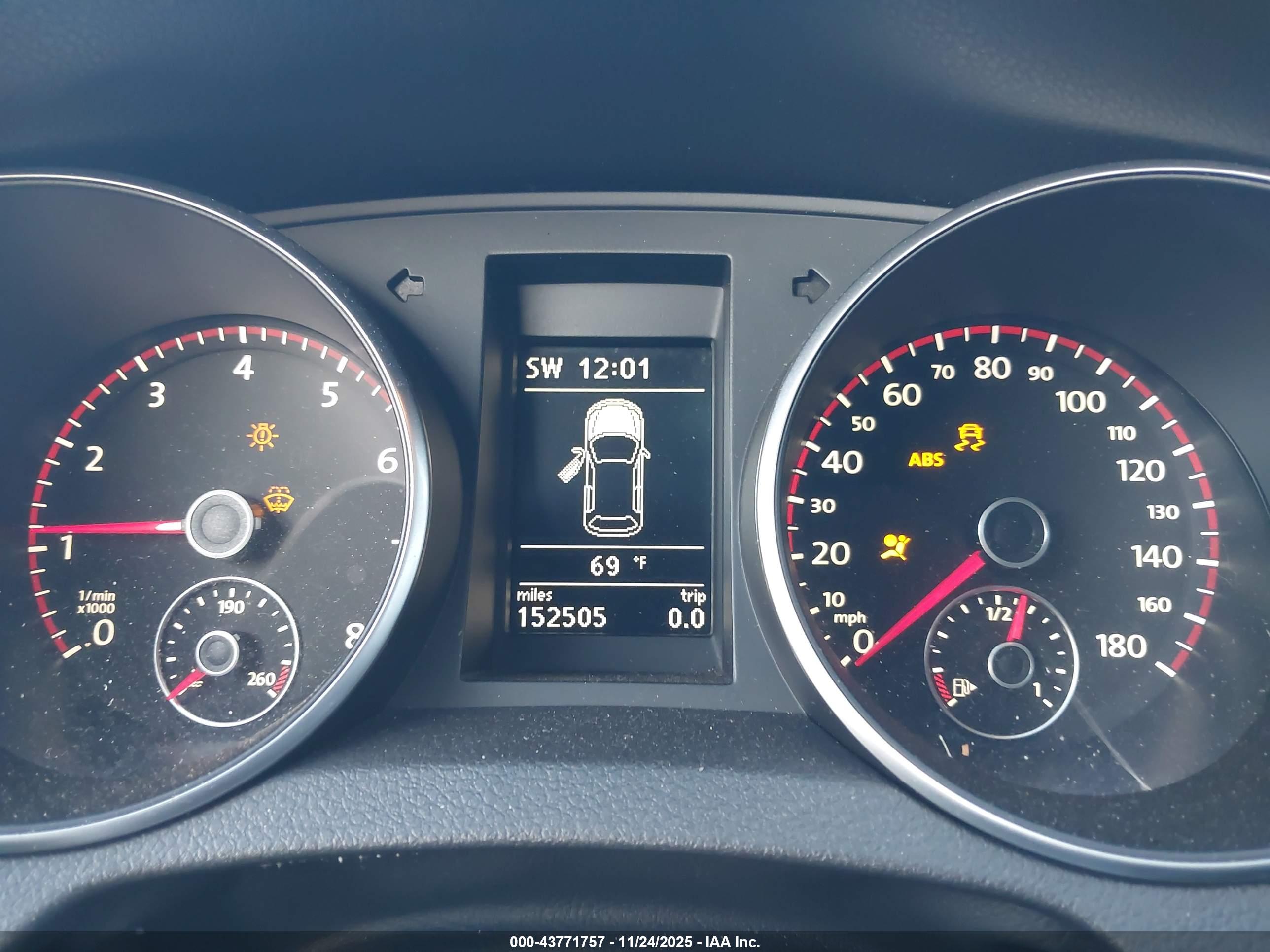 VOLKSWAGEN GTI image 7