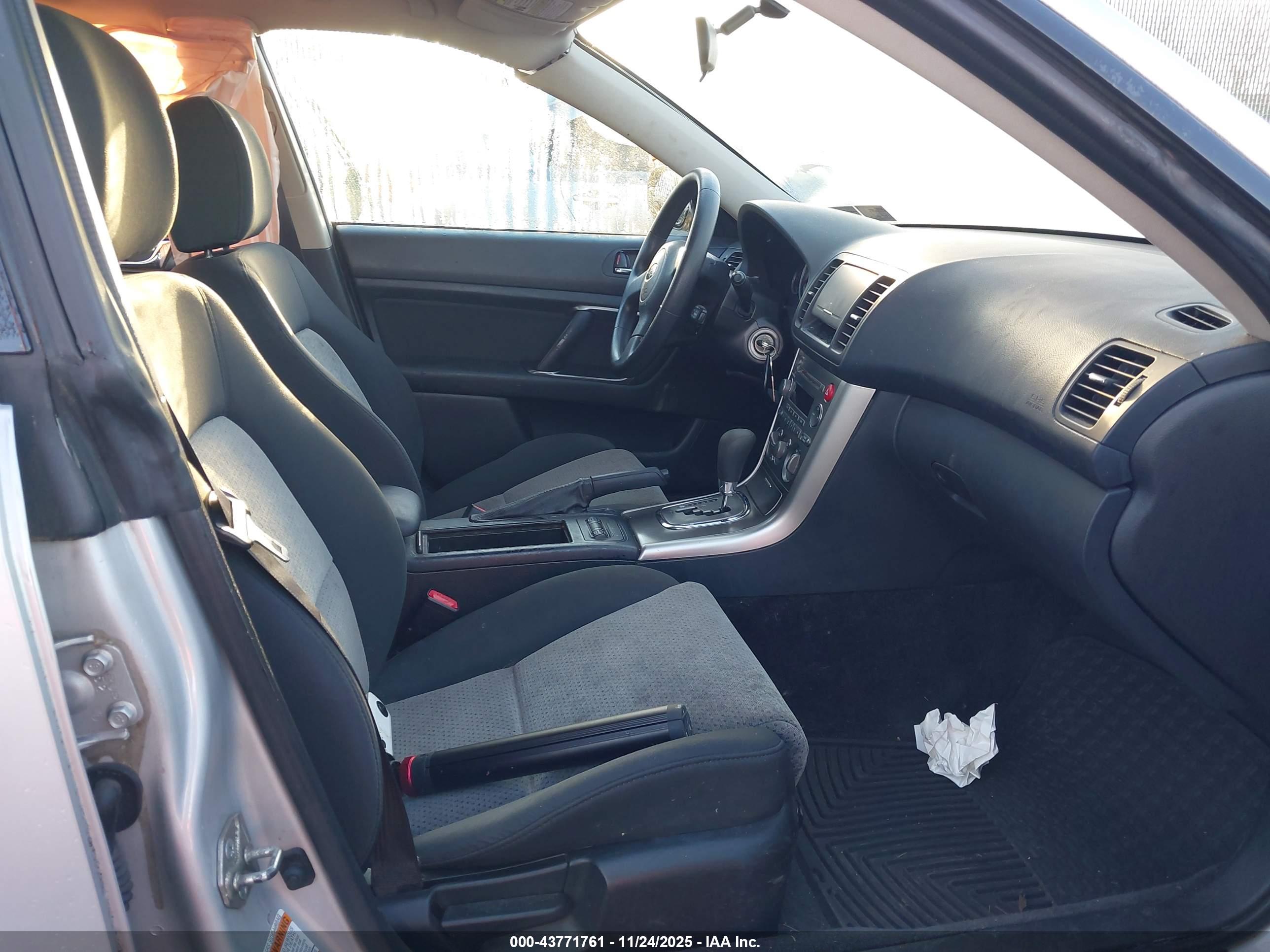 SUBARU OUTBACK image 5
