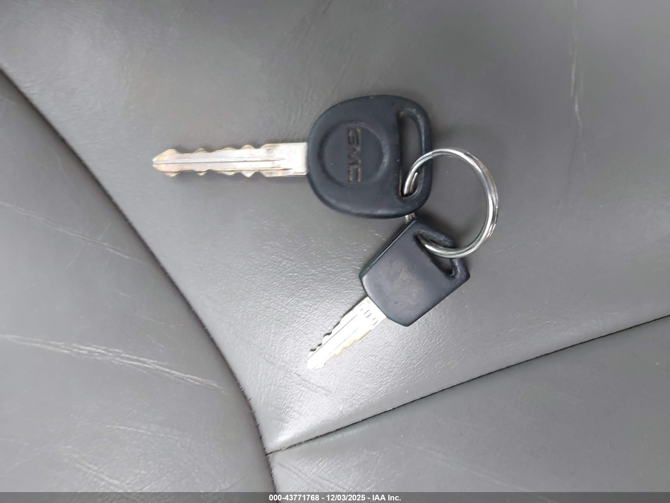 GMC SIERRA image 11