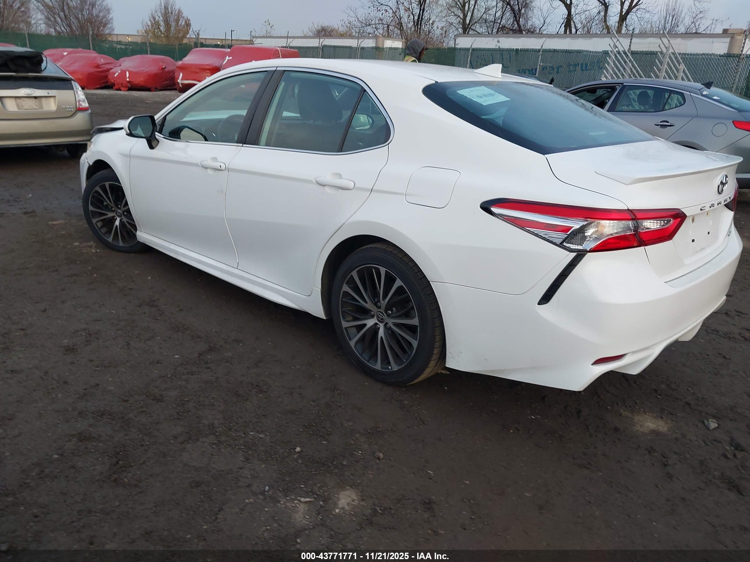 TOYOTA CAMRY image 3