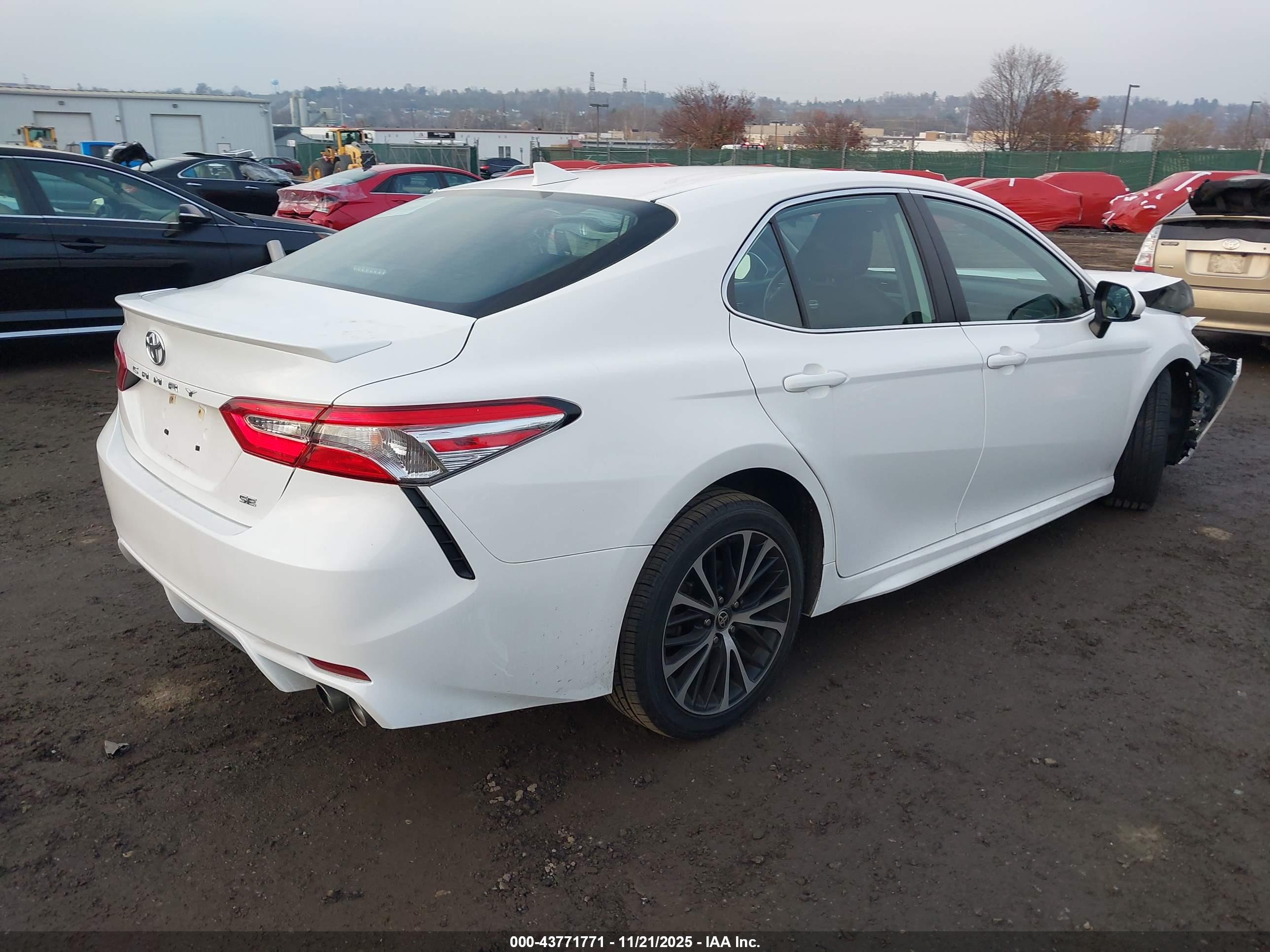TOYOTA CAMRY image 4