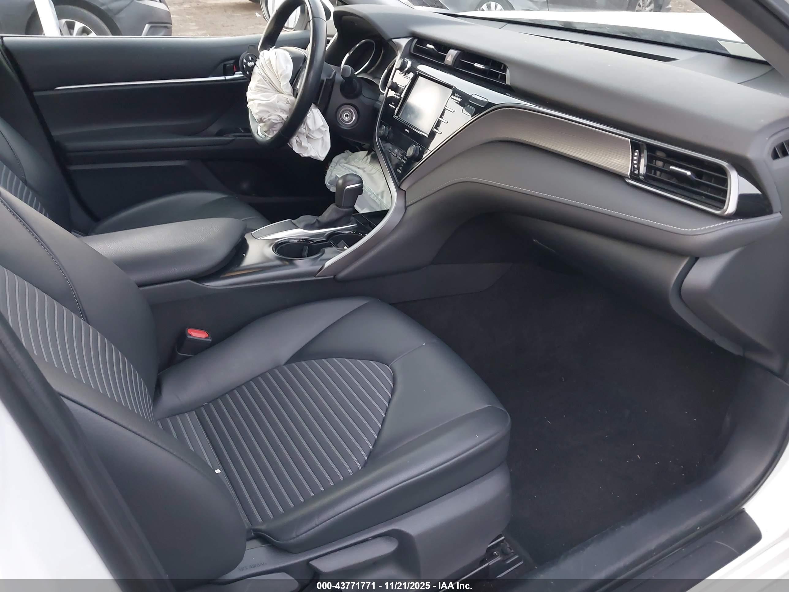 TOYOTA CAMRY image 5