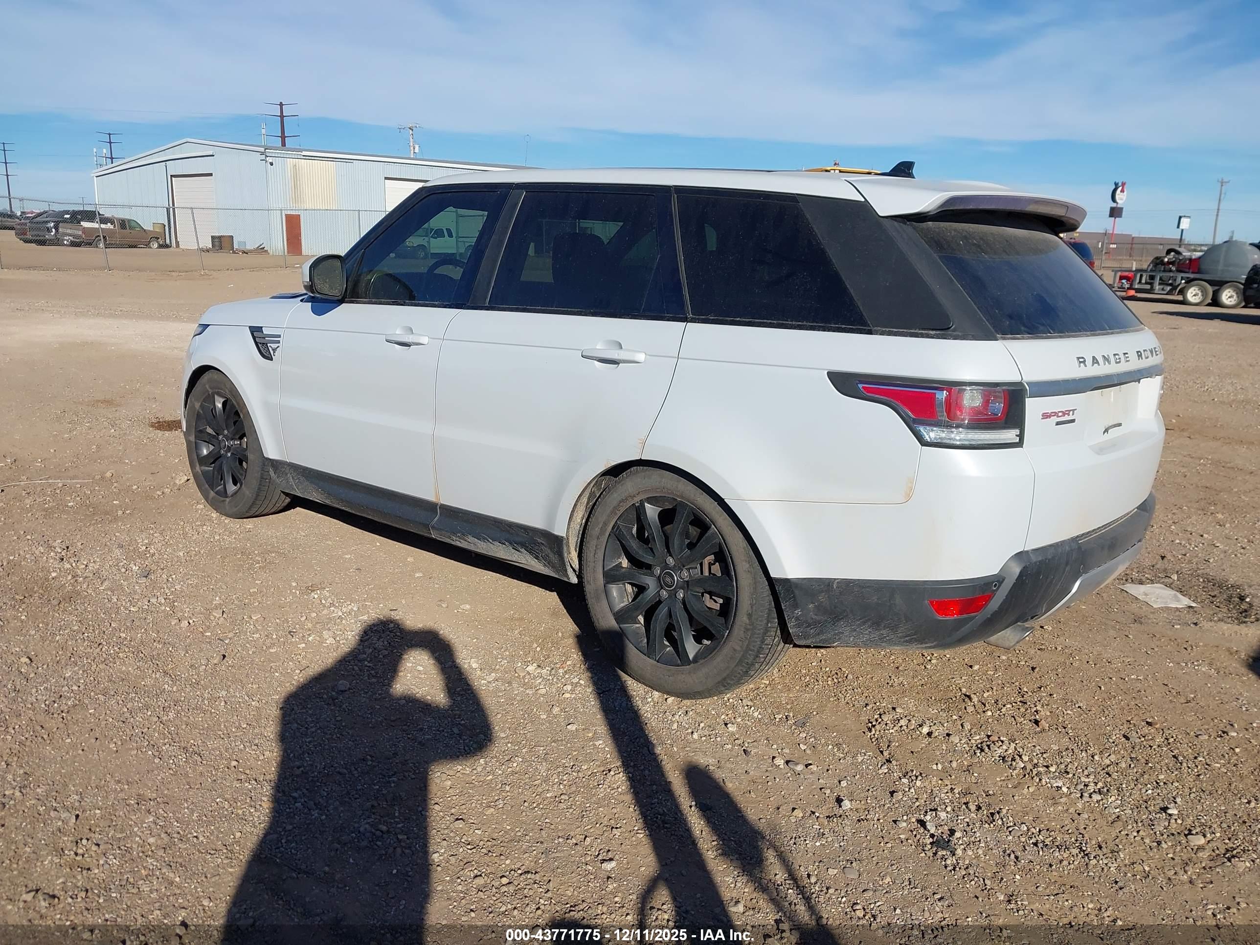 LAND ROVER image 3