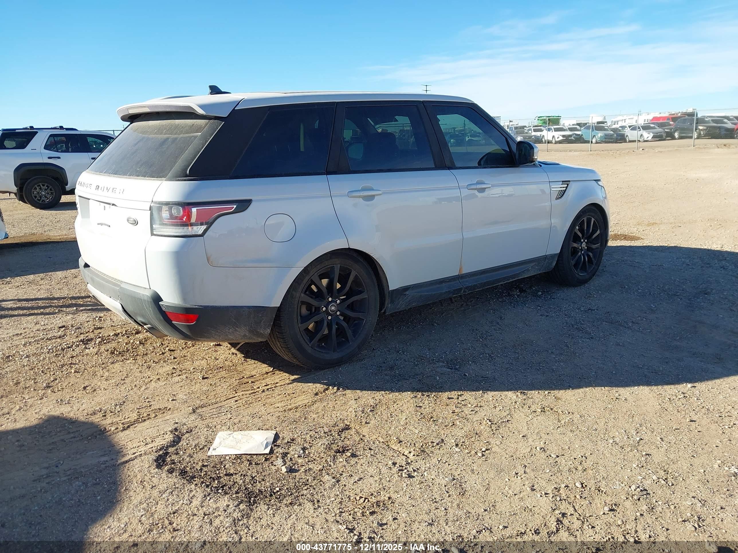 LAND ROVER image 4