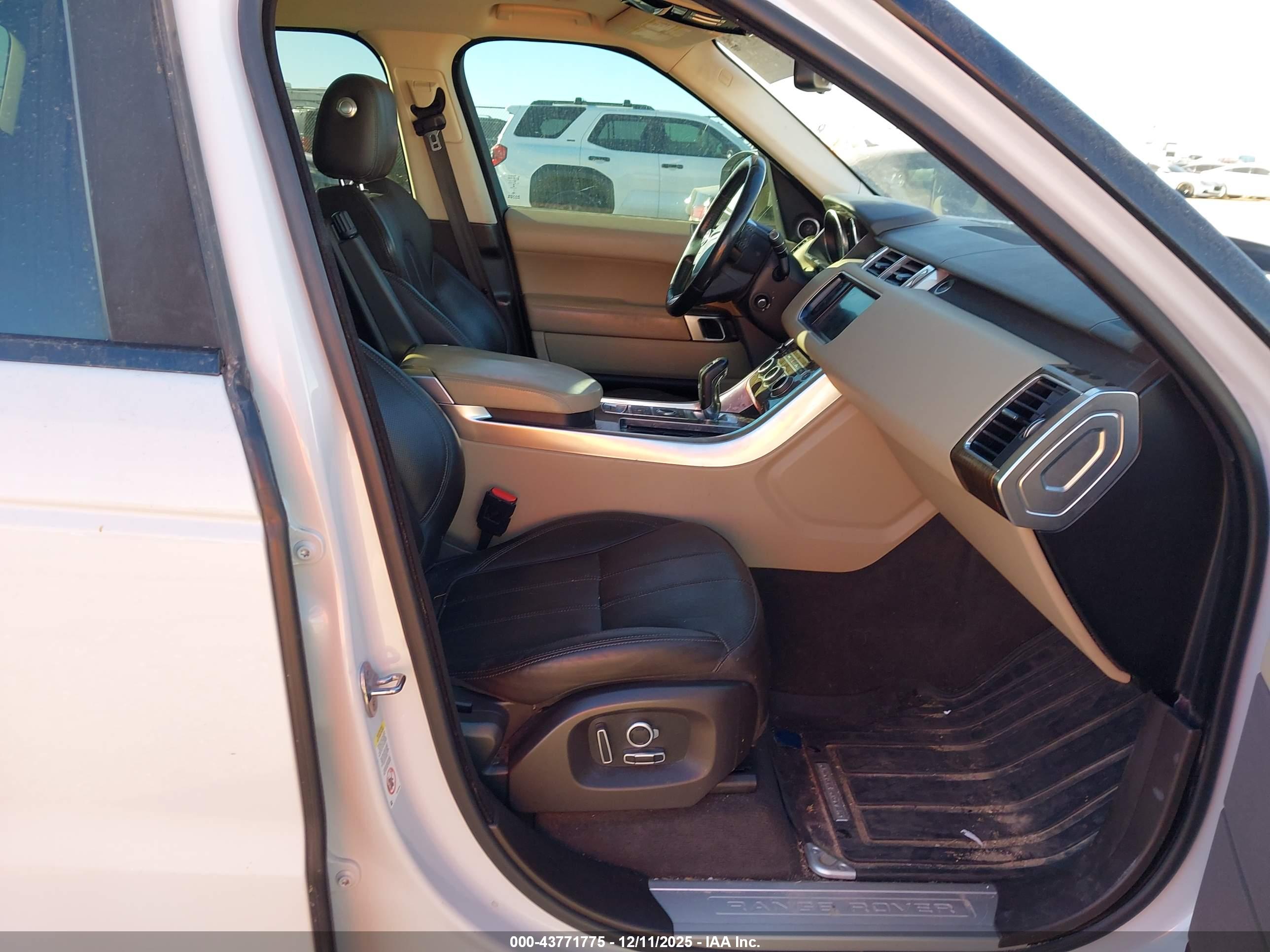 LAND ROVER image 5