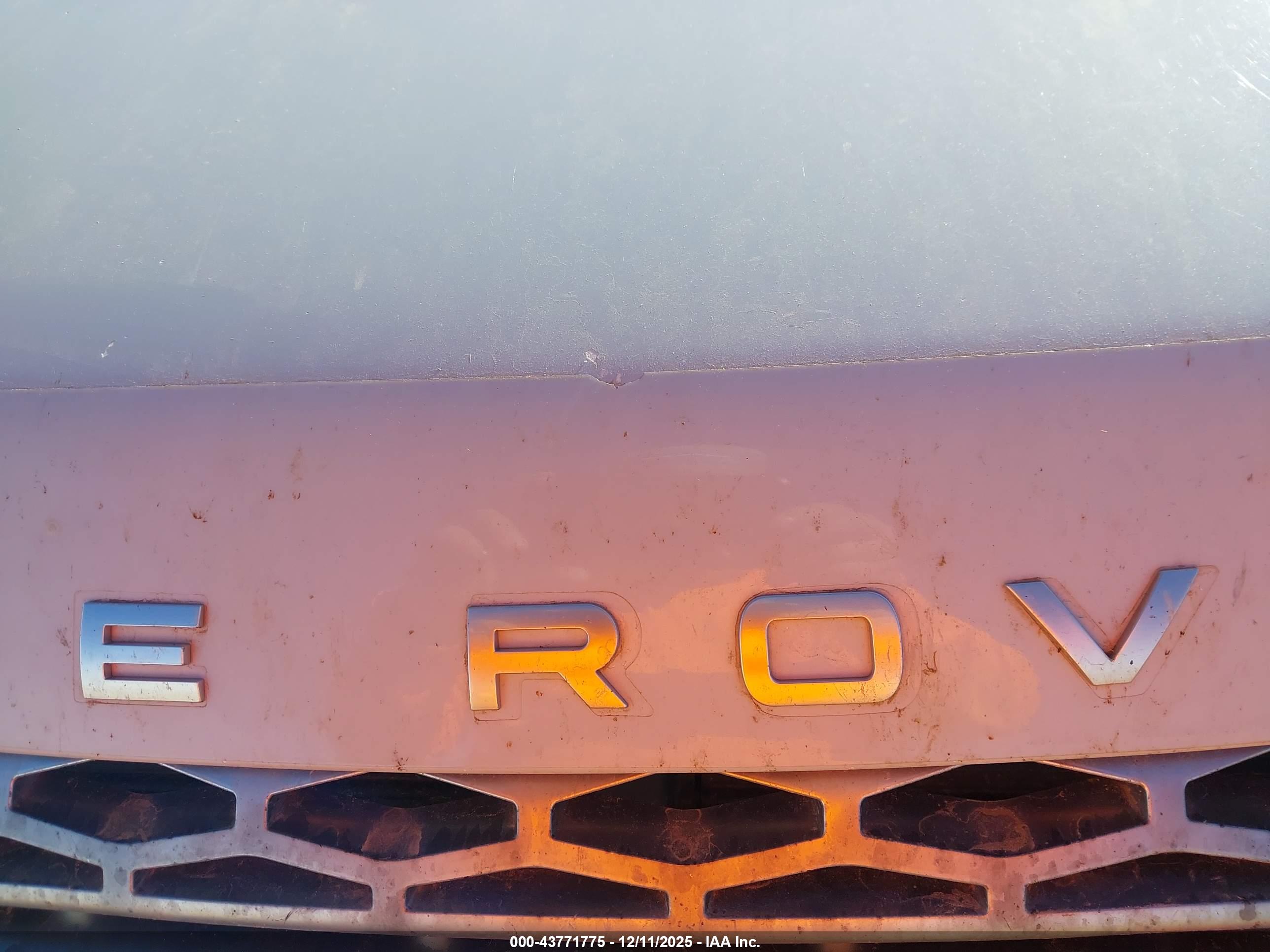 LAND ROVER image 6