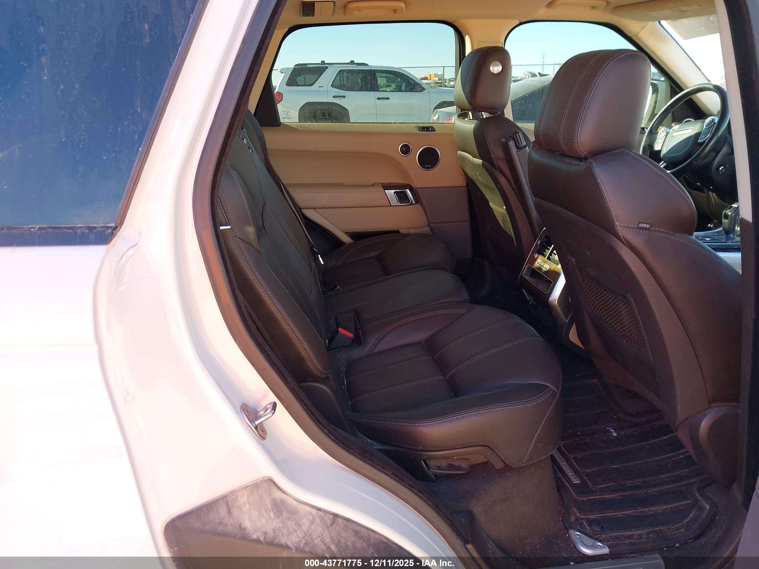 LAND ROVER image 8