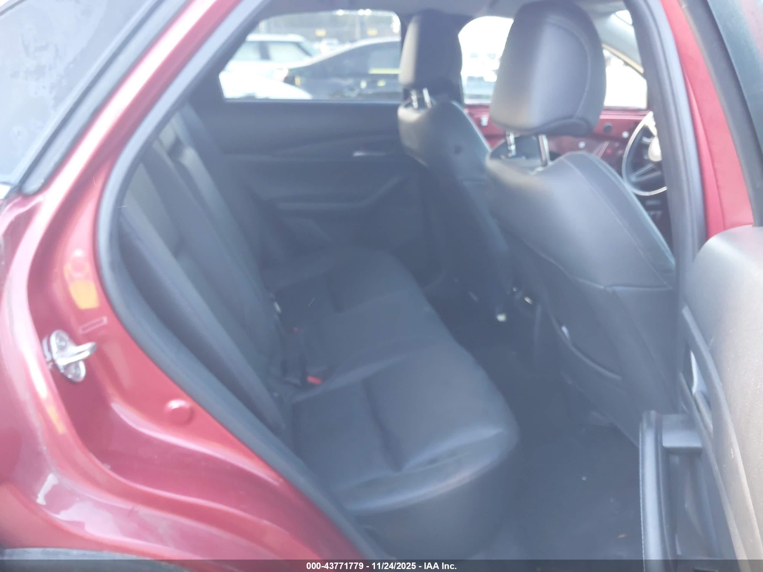 MAZDA CX-30 image 8