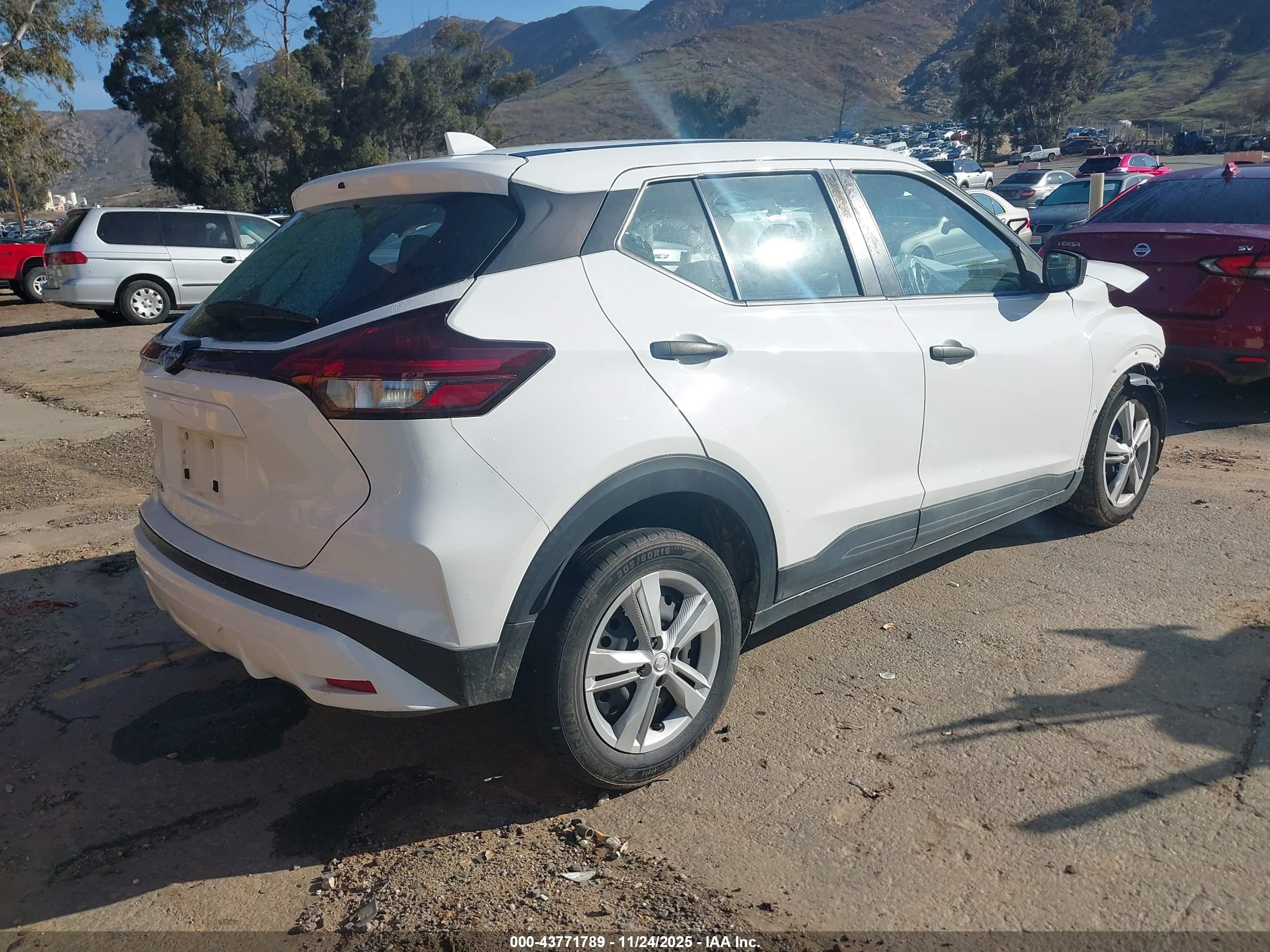 NISSAN KICKS image 4