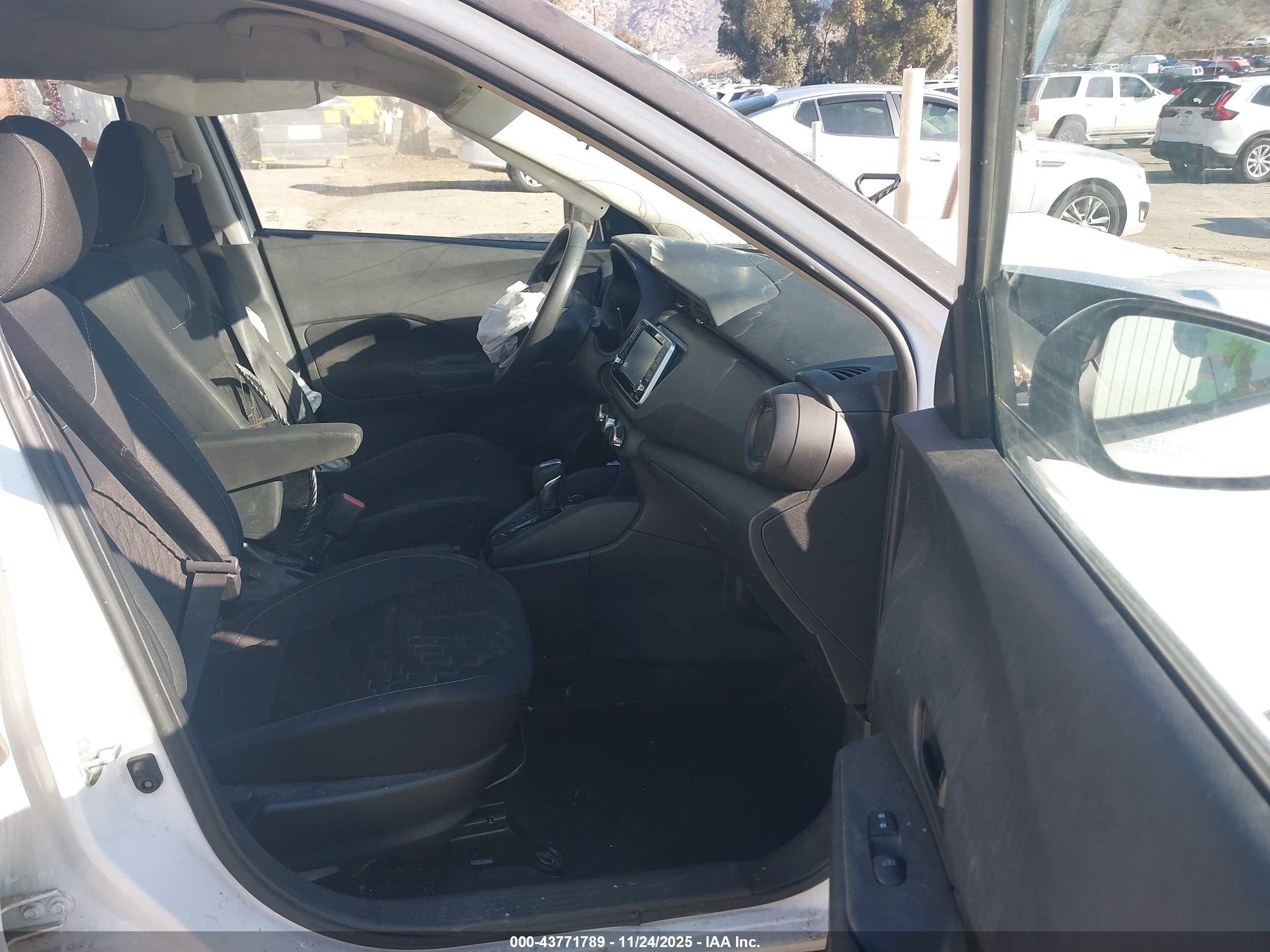 NISSAN KICKS image 5