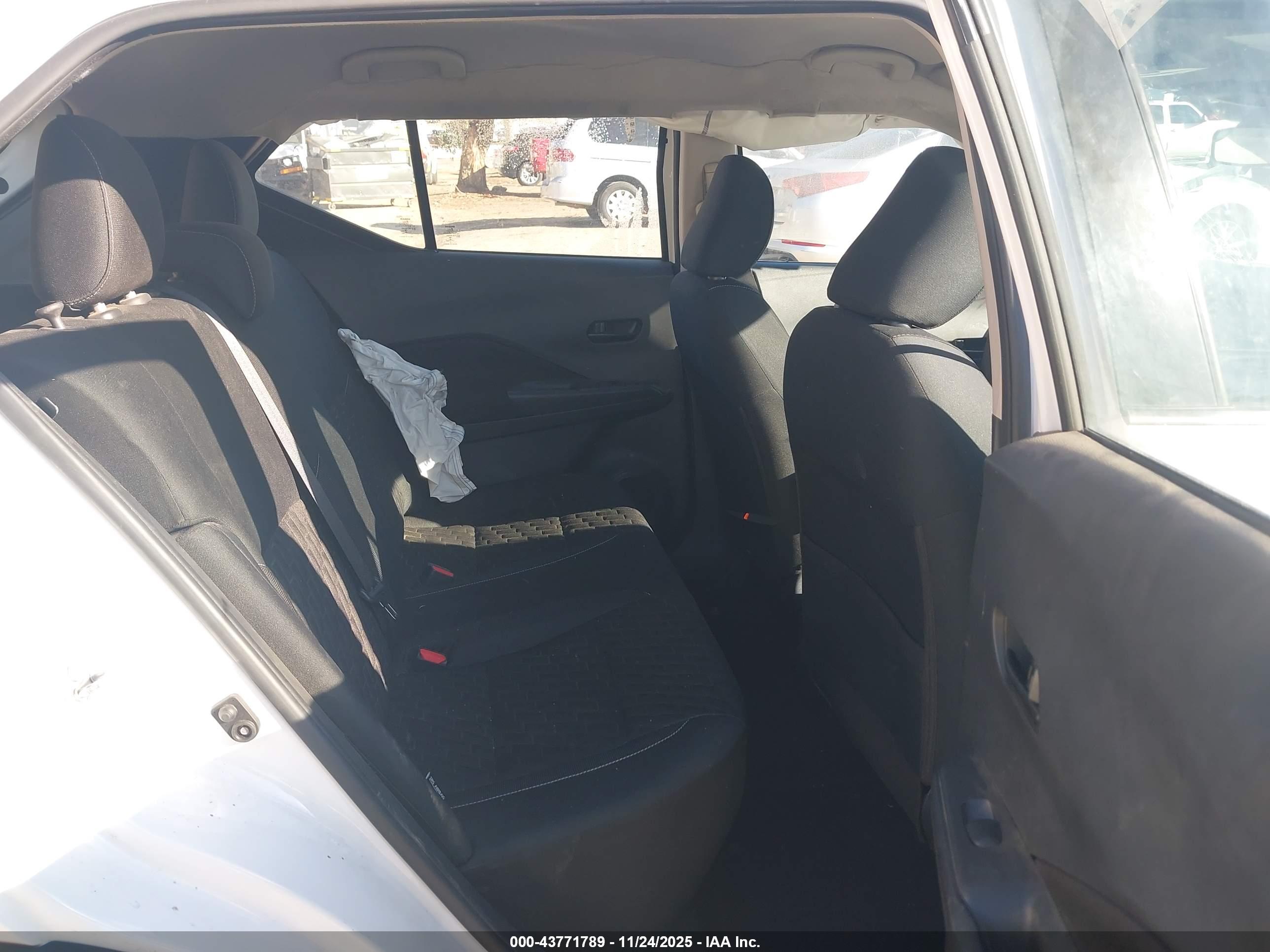 NISSAN KICKS image 8