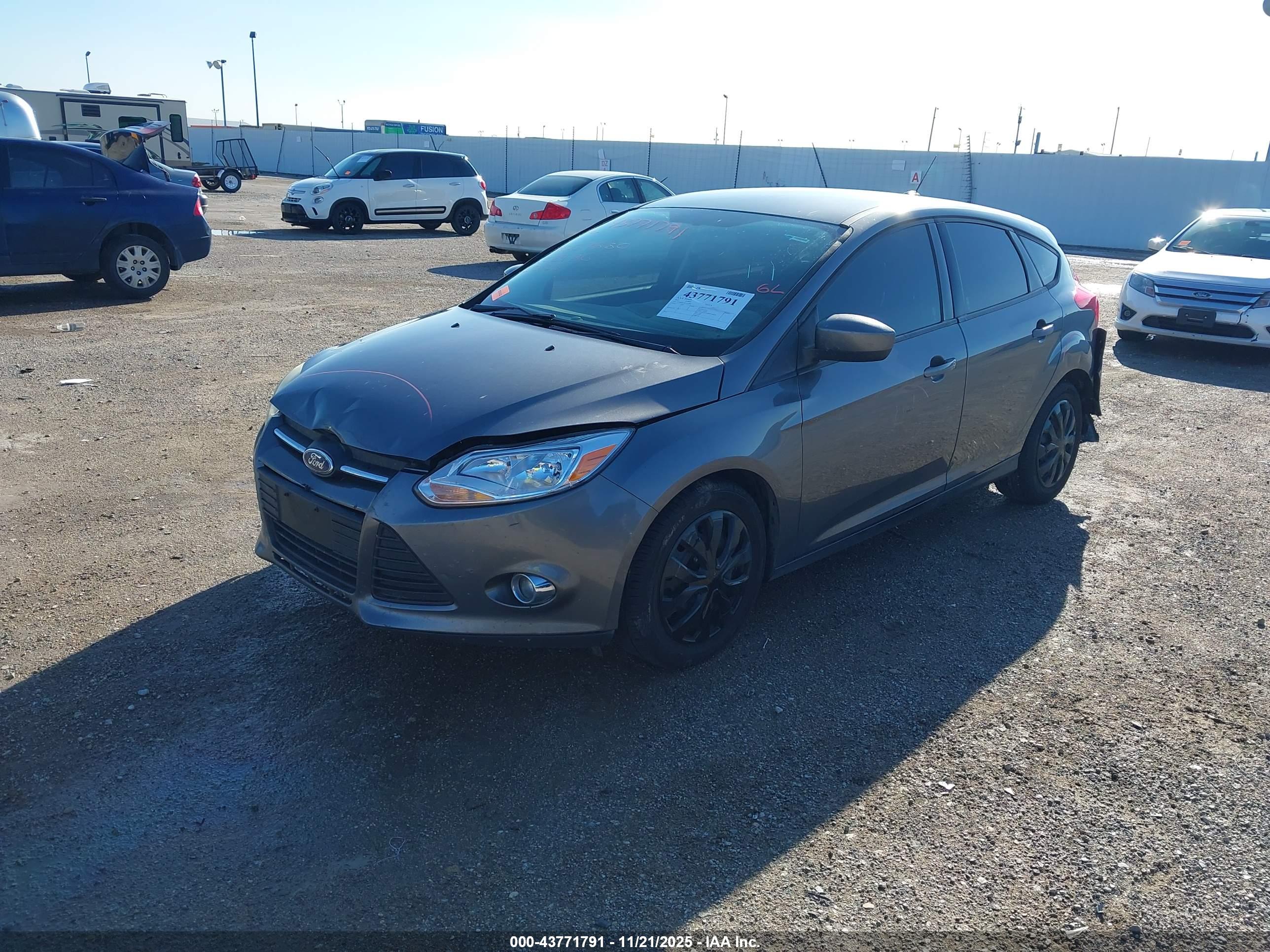 FORD FOCUS image 2