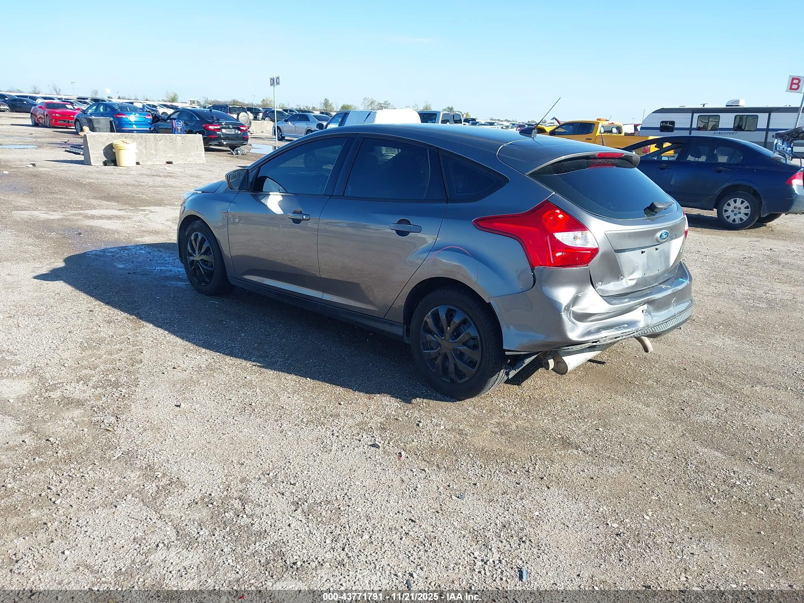 FORD FOCUS image 3