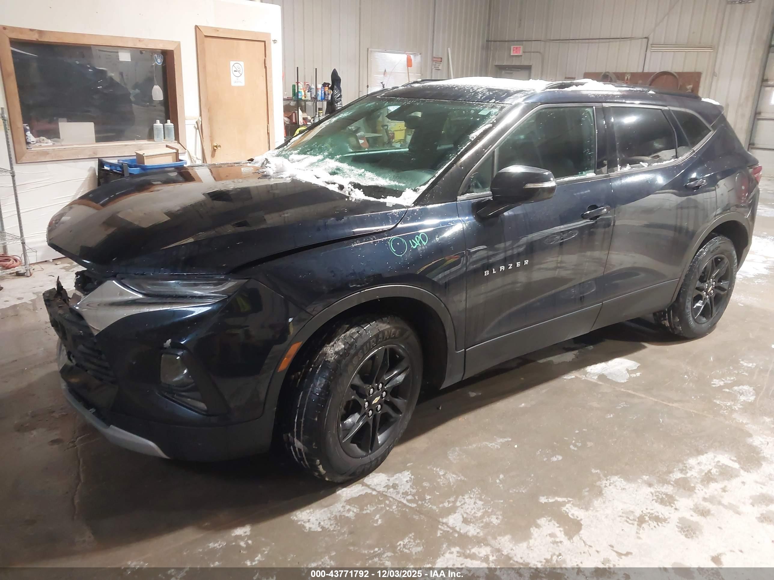 CHEVROLET BLAZER image 2
