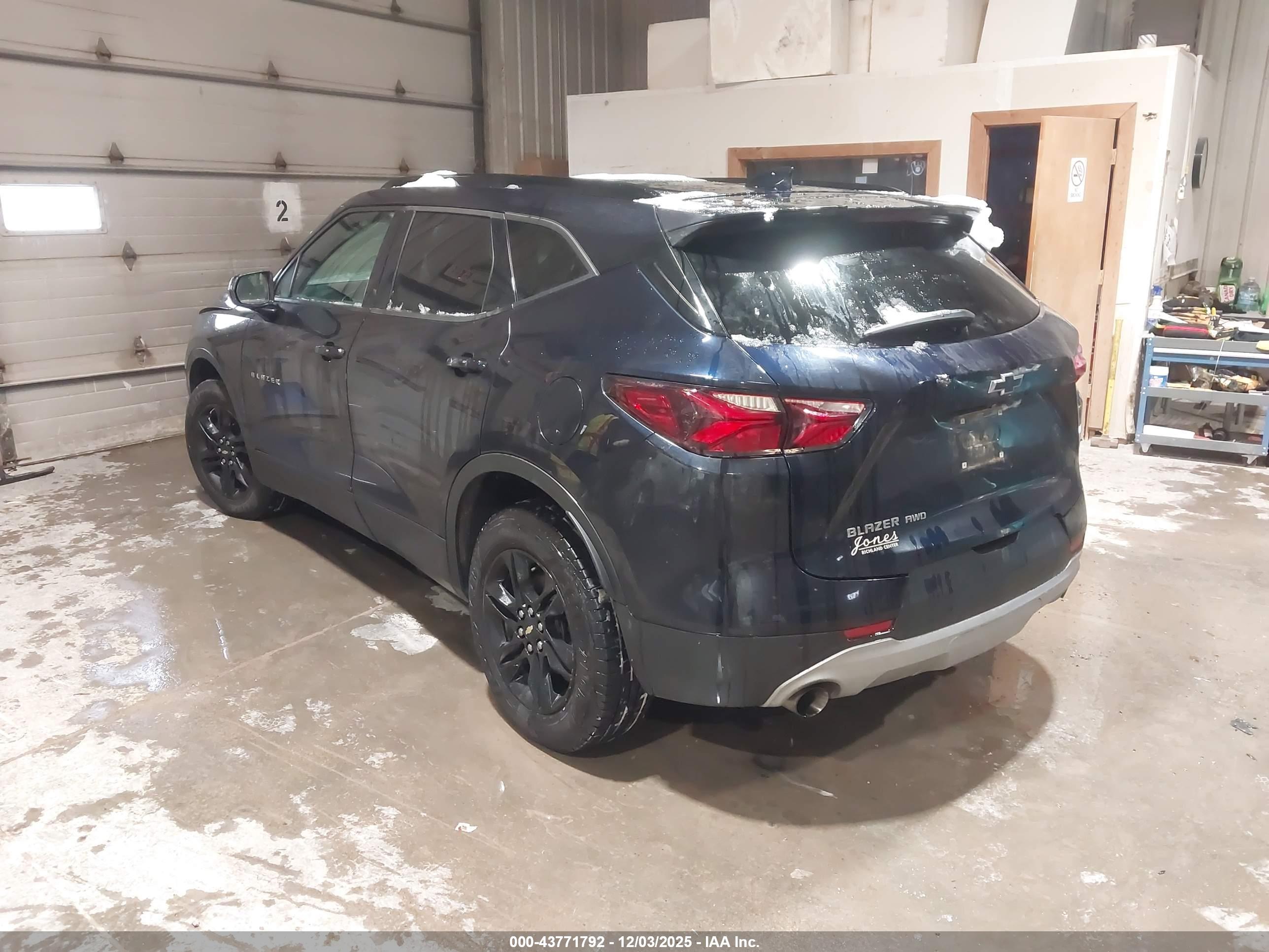 CHEVROLET BLAZER image 3