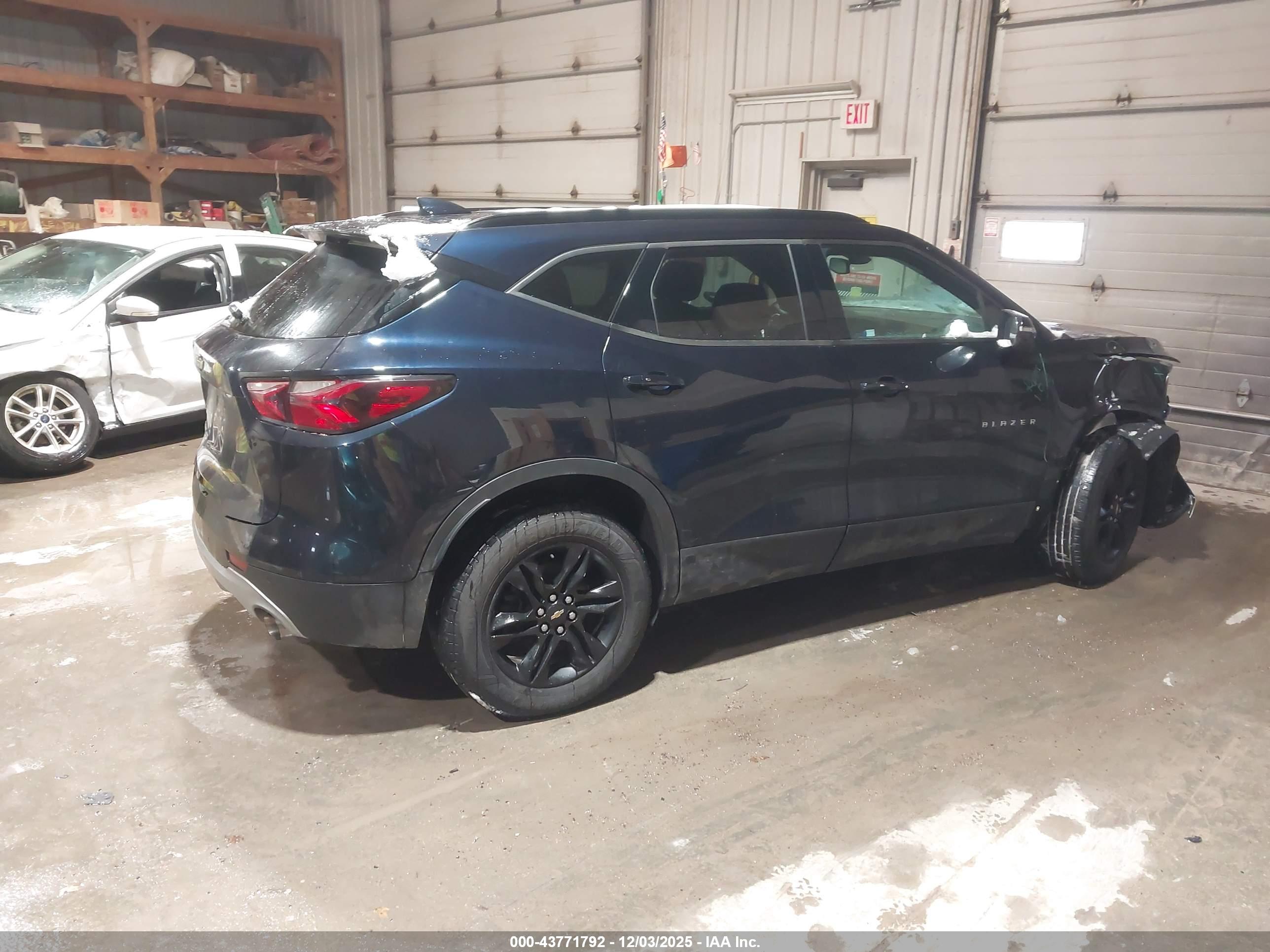 CHEVROLET BLAZER image 4