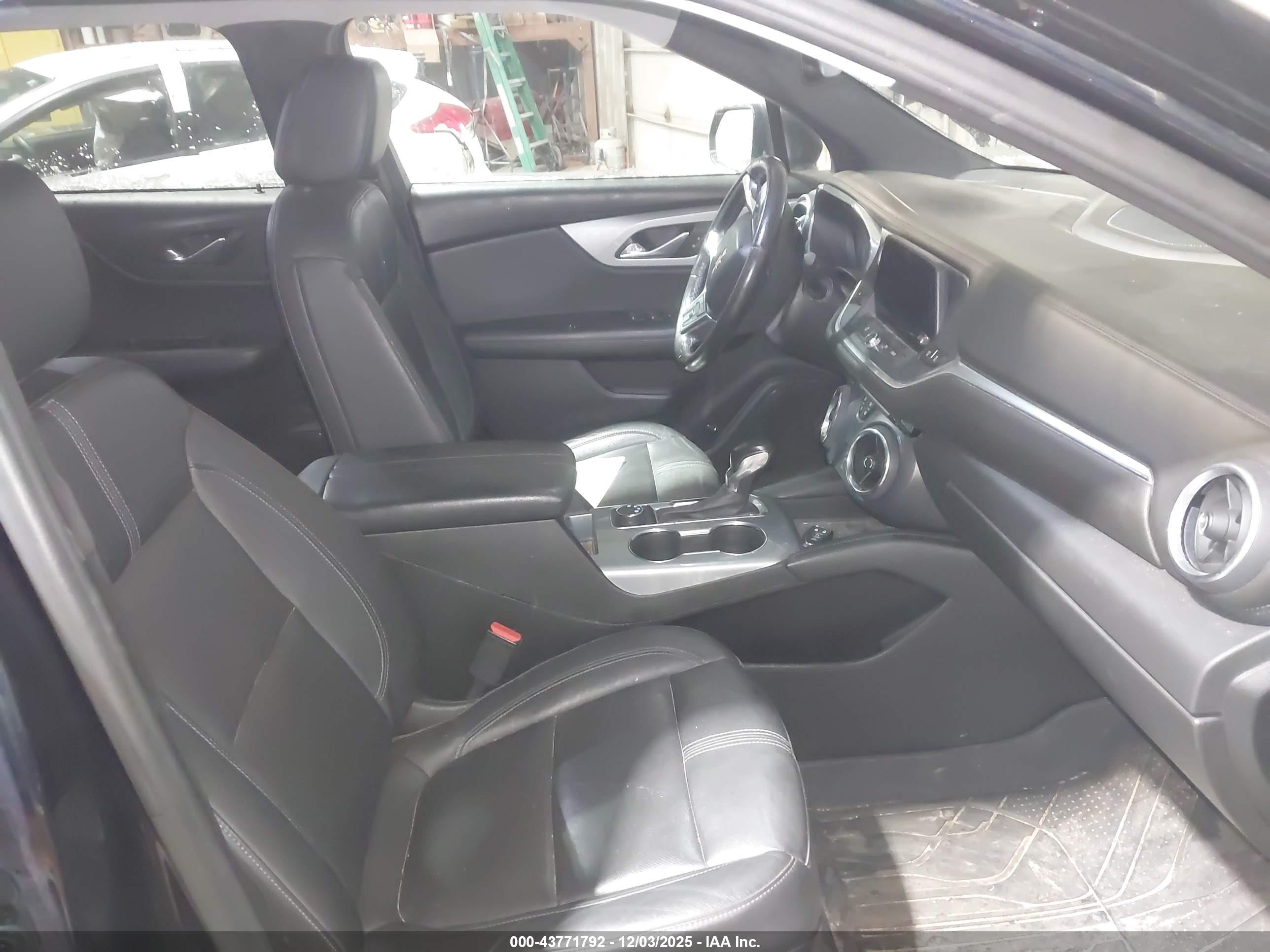 CHEVROLET BLAZER image 5