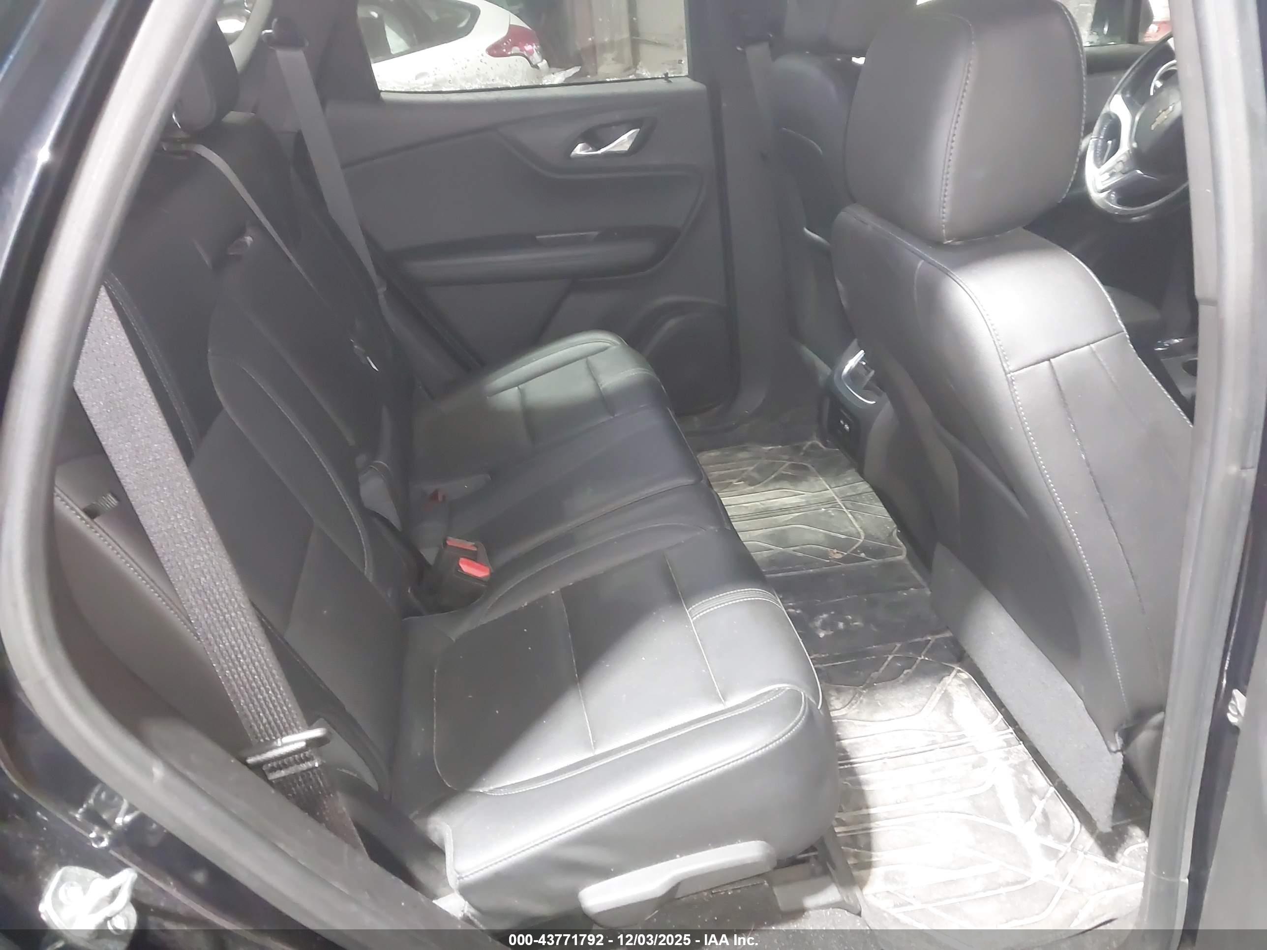 CHEVROLET BLAZER image 8