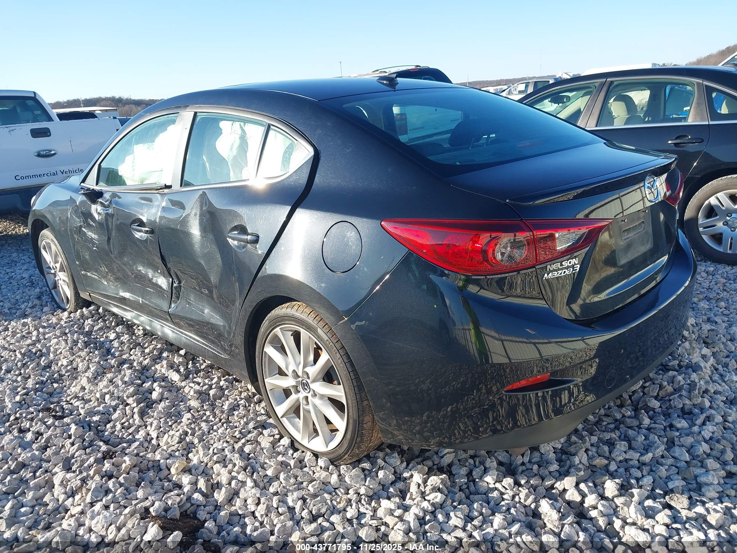 MAZDA MAZDA3 image 3