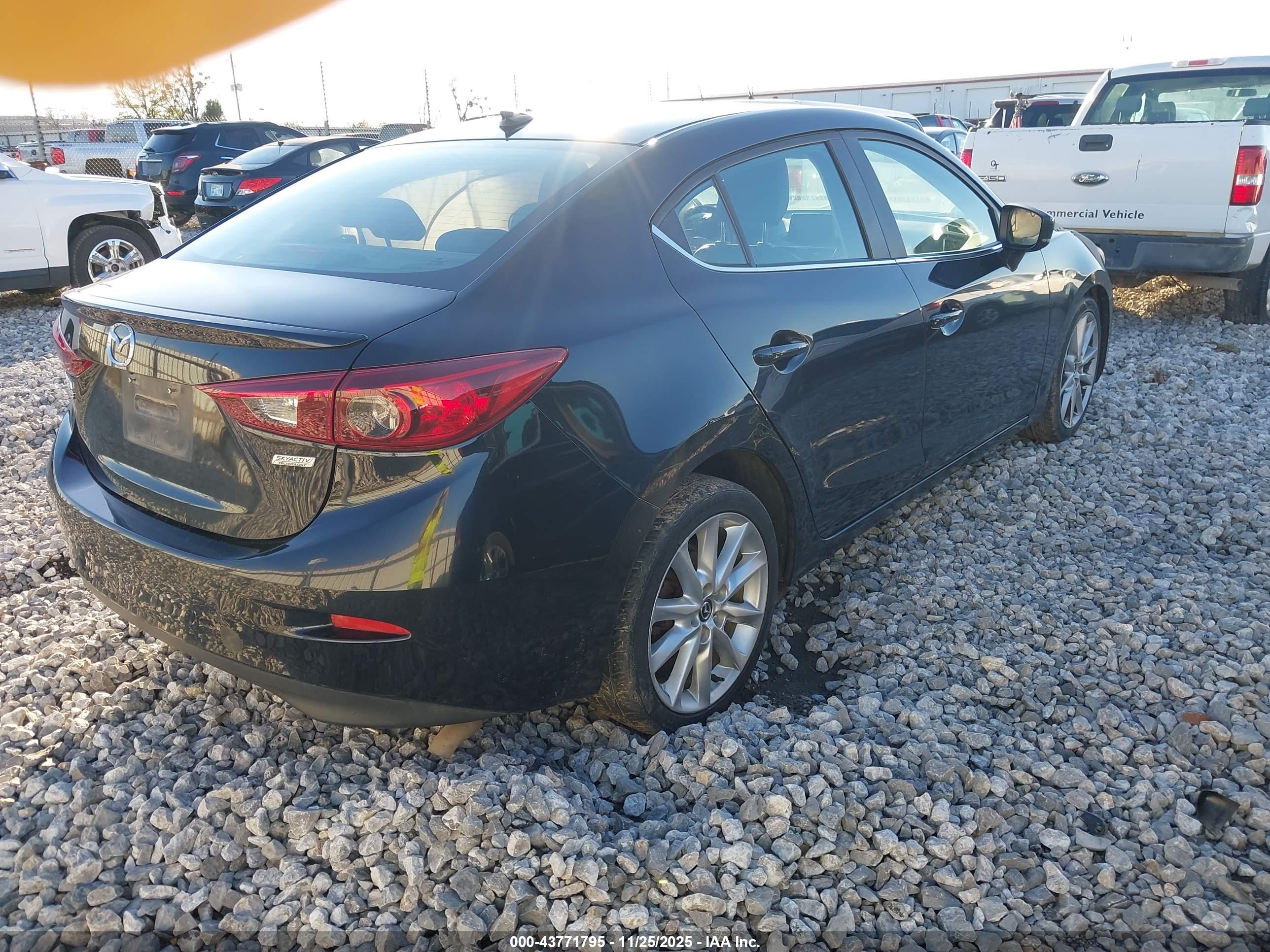 MAZDA MAZDA3 image 4