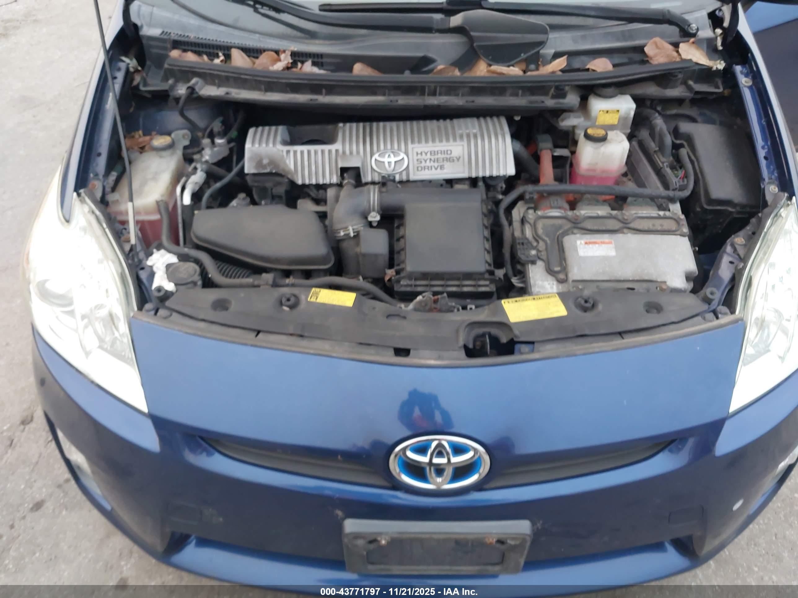 TOYOTA PRIUS image 10
