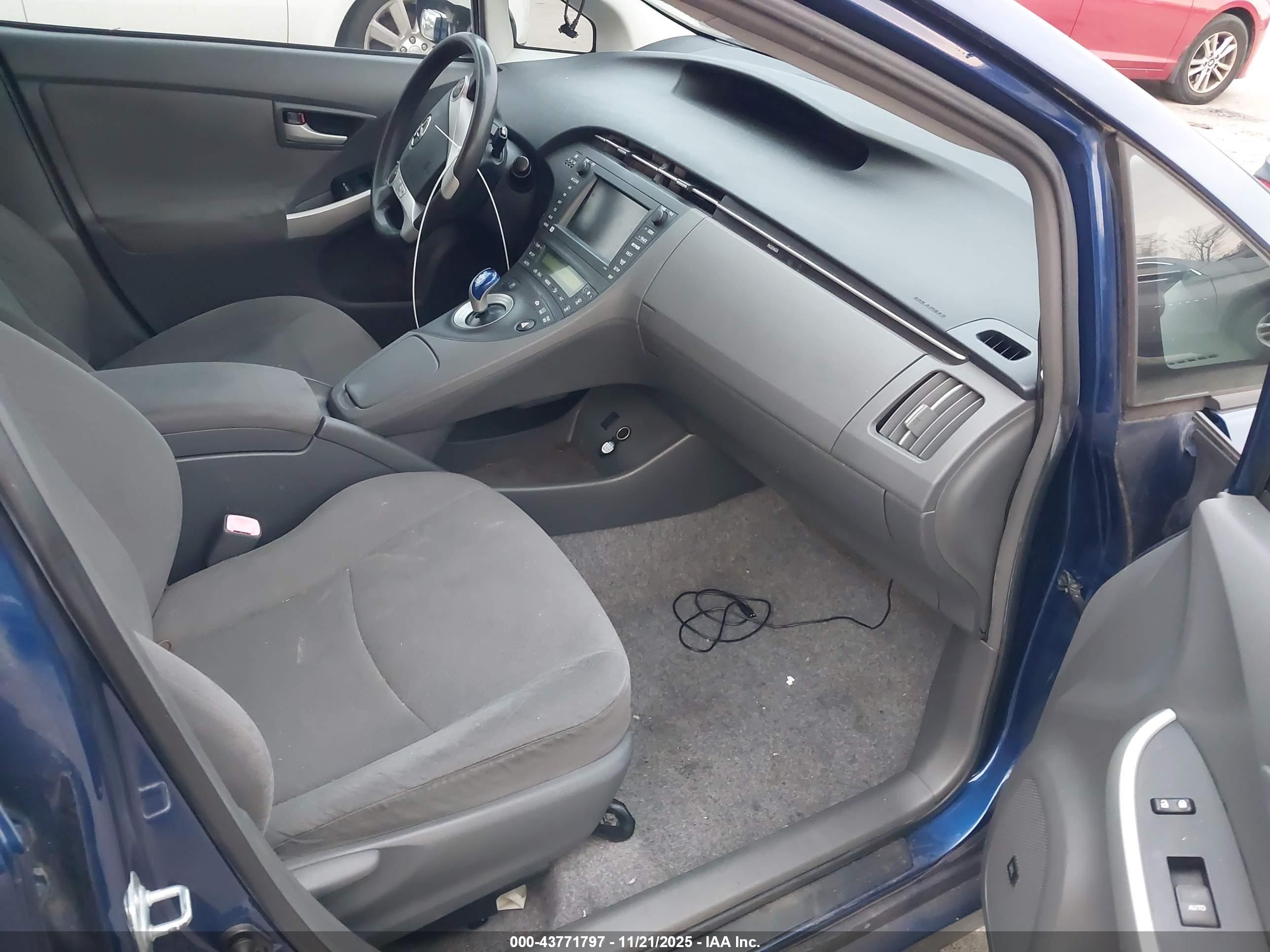 TOYOTA PRIUS image 5