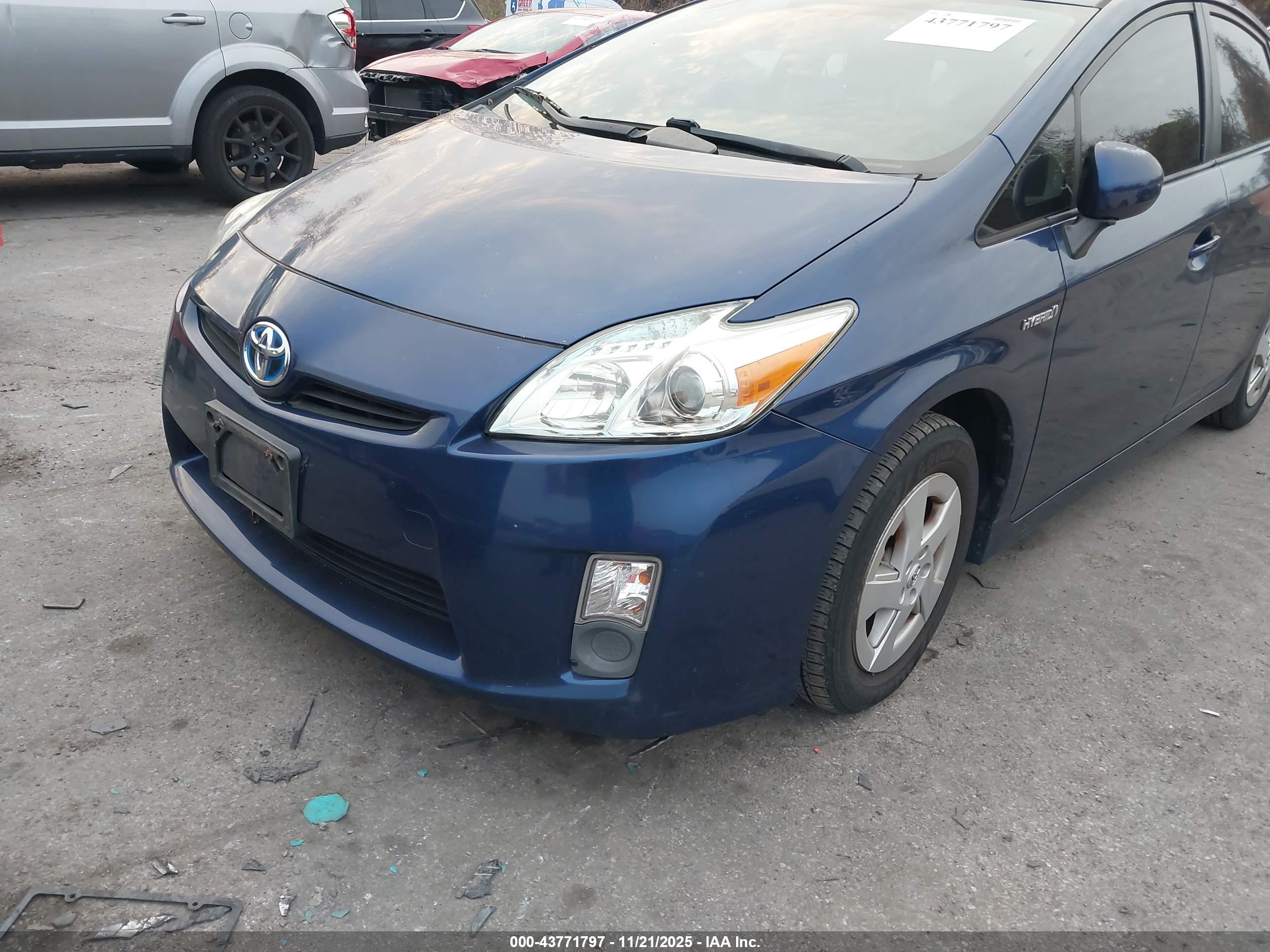 TOYOTA PRIUS image 6