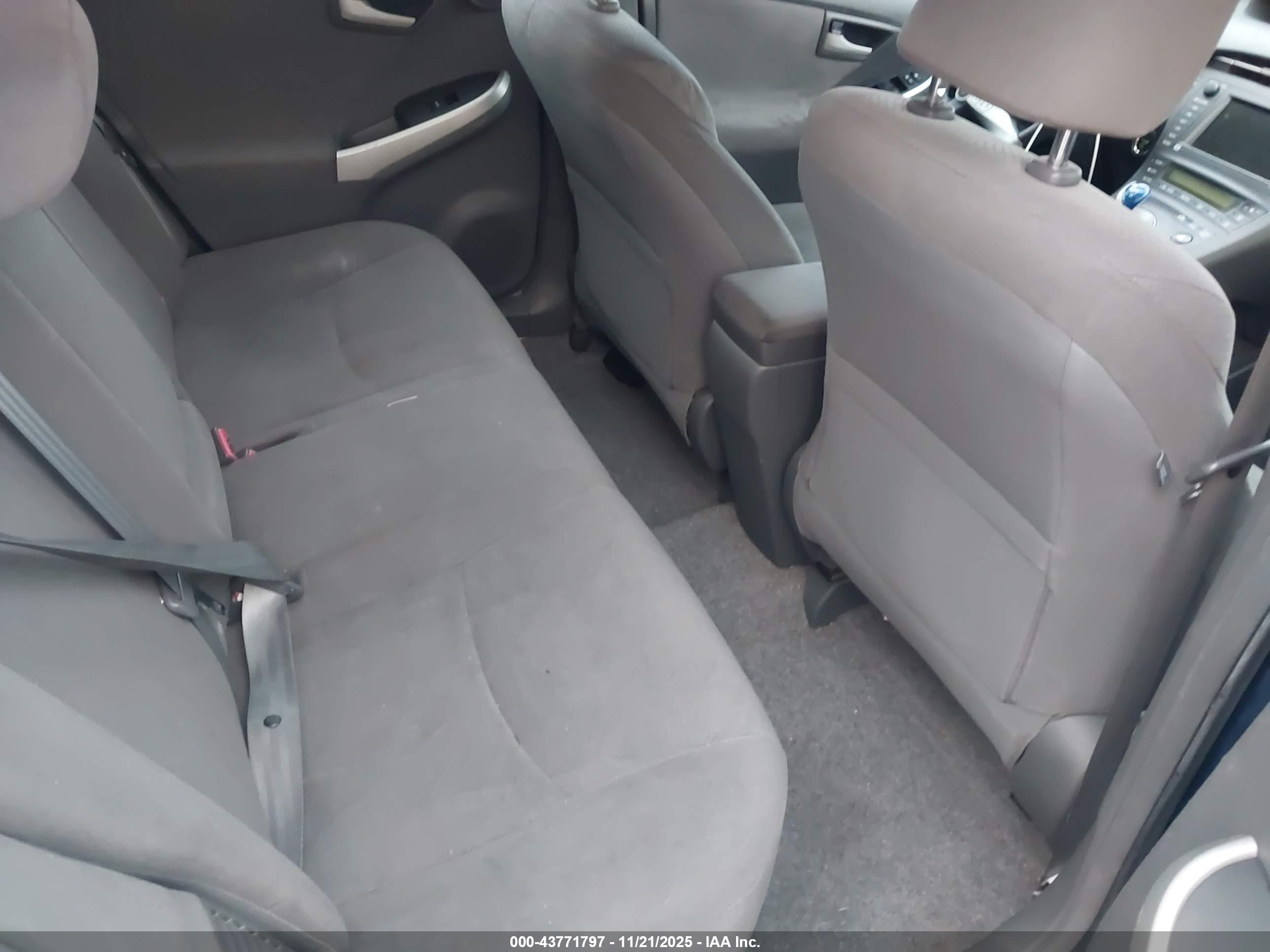 TOYOTA PRIUS image 8