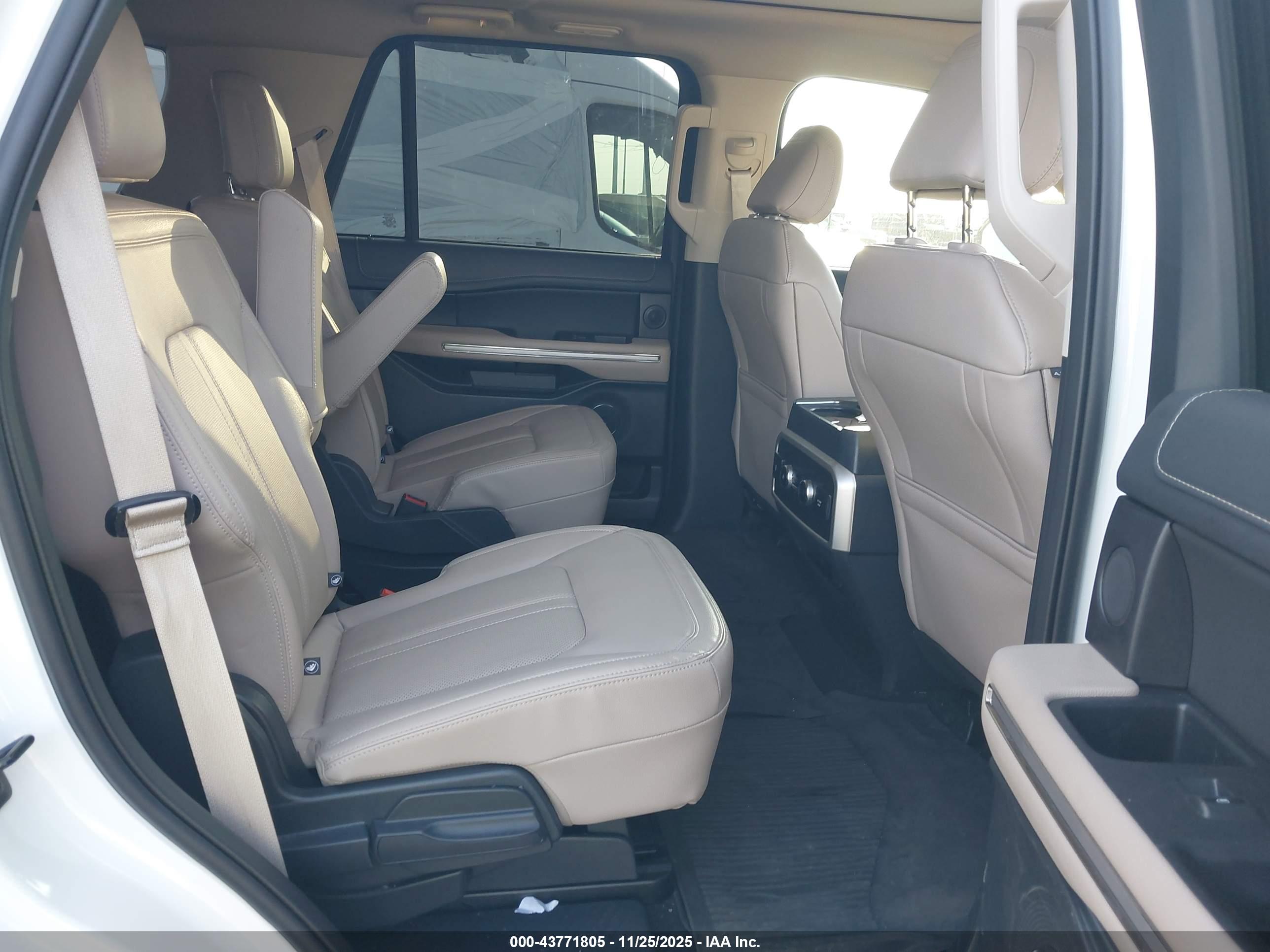 FORD EXPEDITION image 8