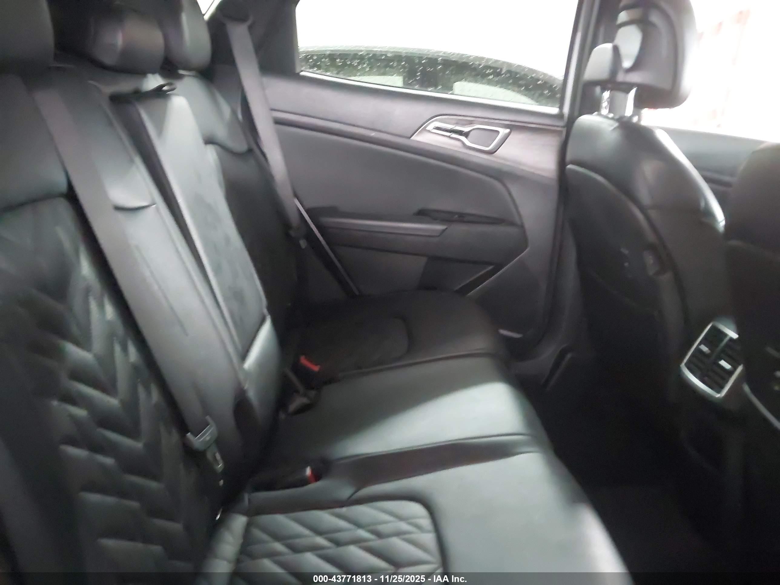 KIA SPORTAGE image 8