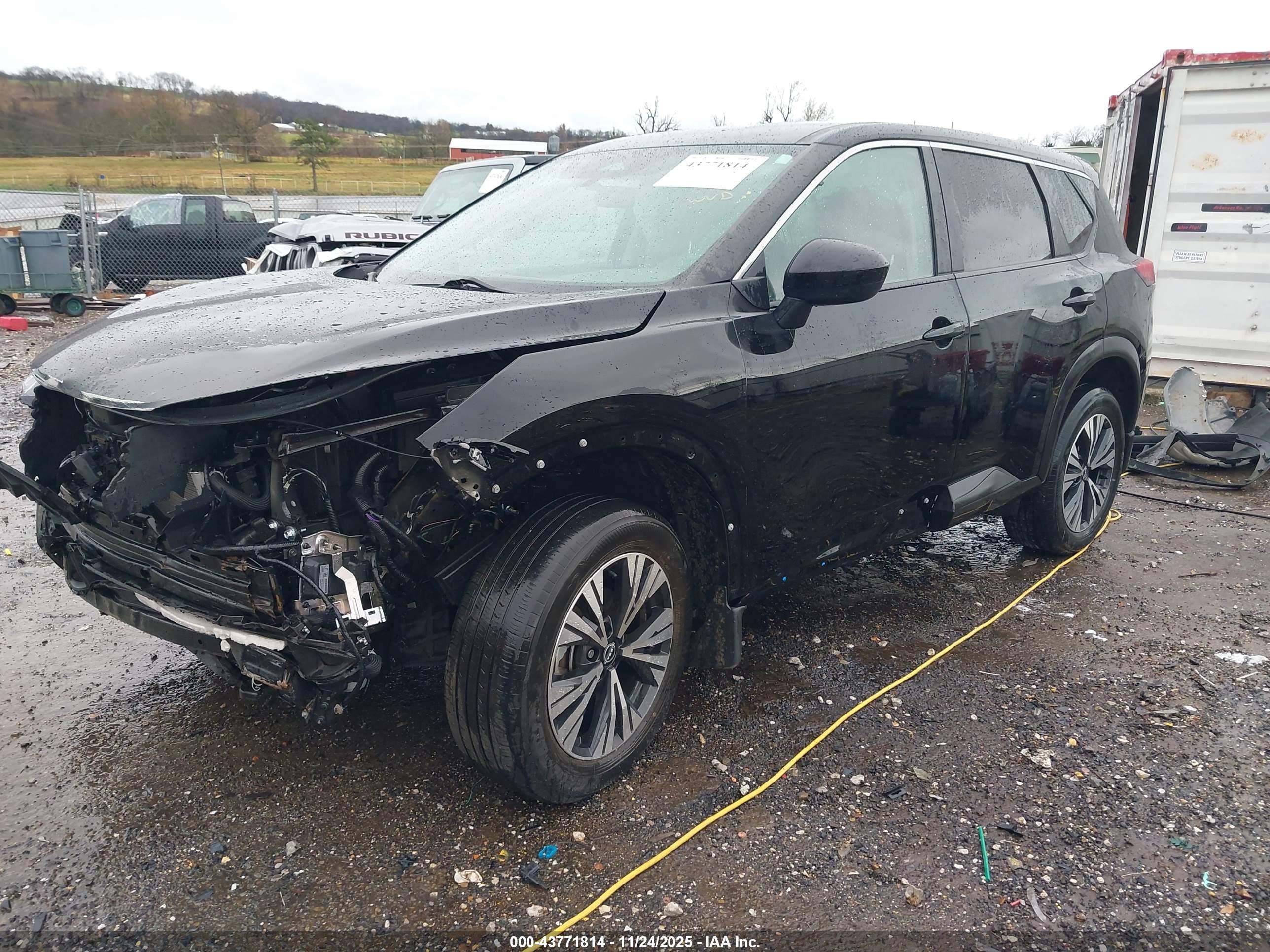 NISSAN ROGUE image 2