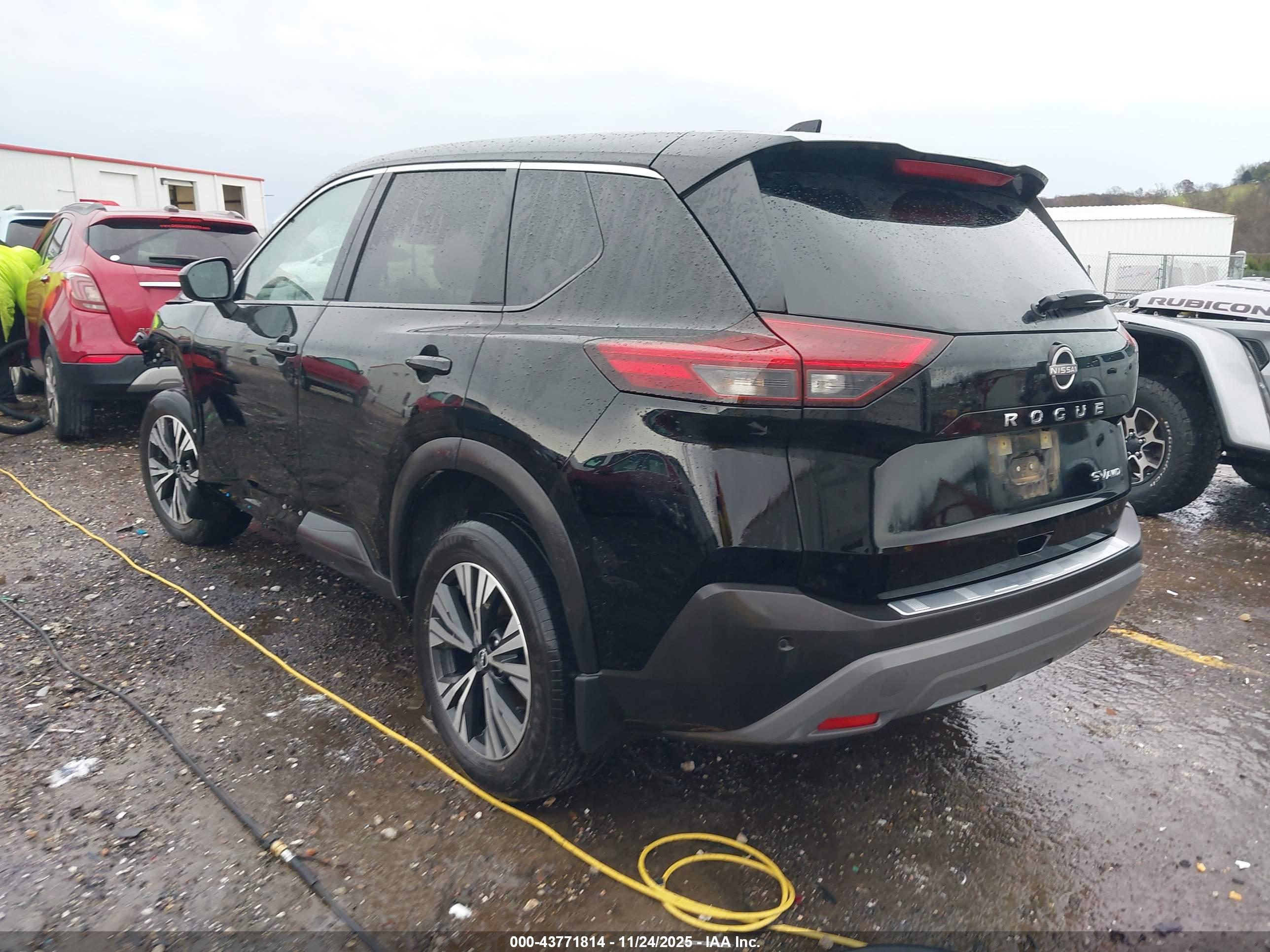 NISSAN ROGUE image 3
