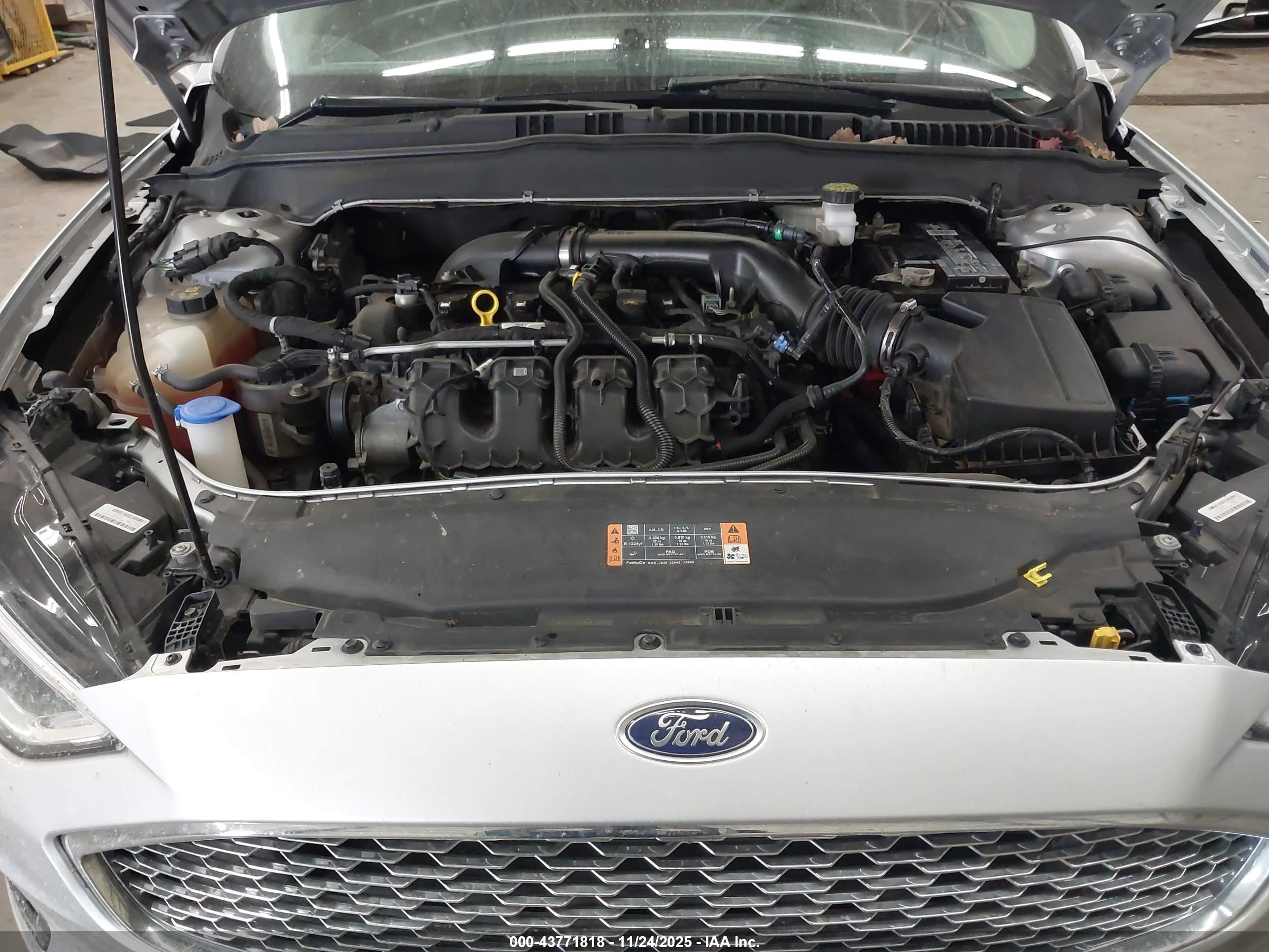 FORD FUSION image 10
