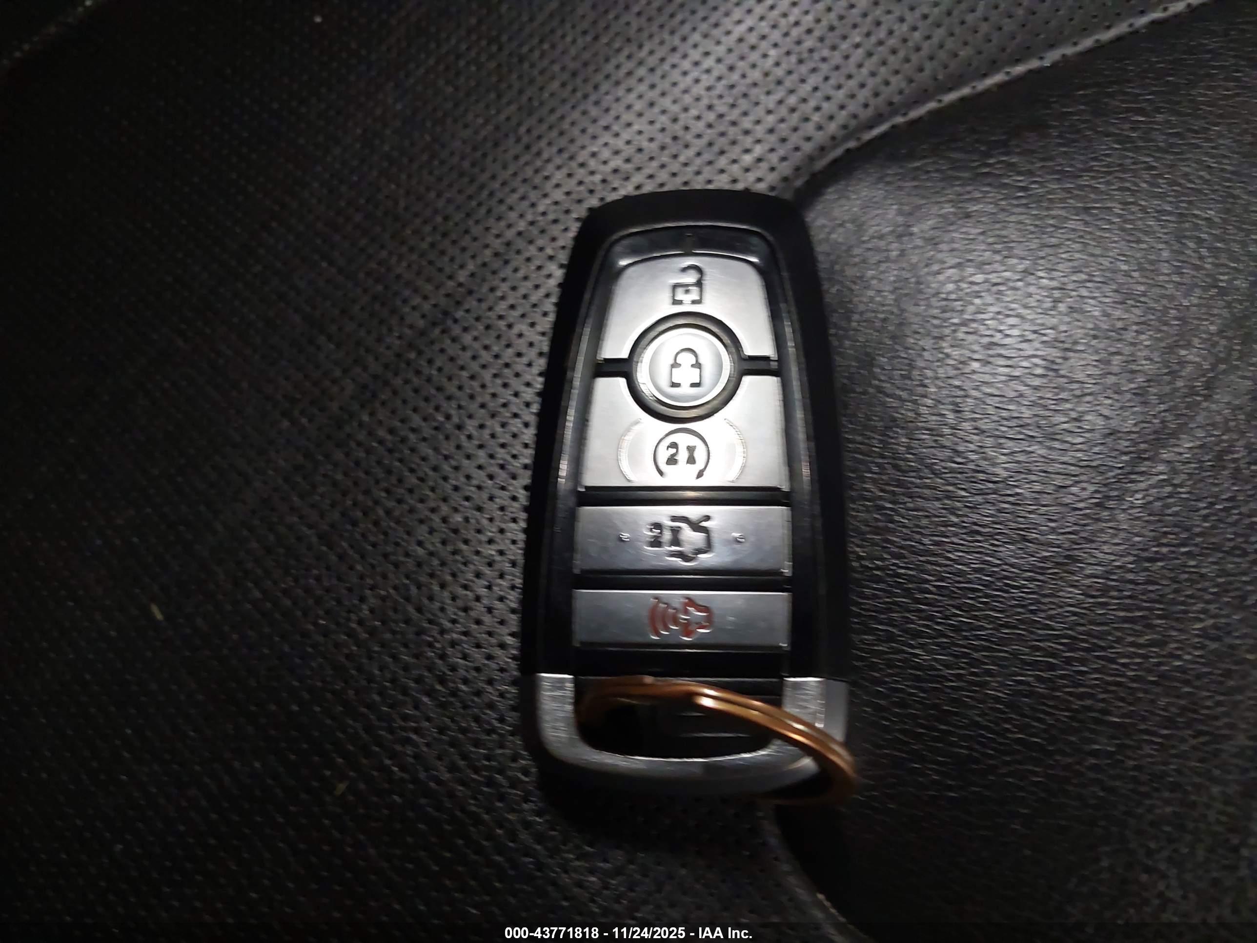 FORD FUSION image 11