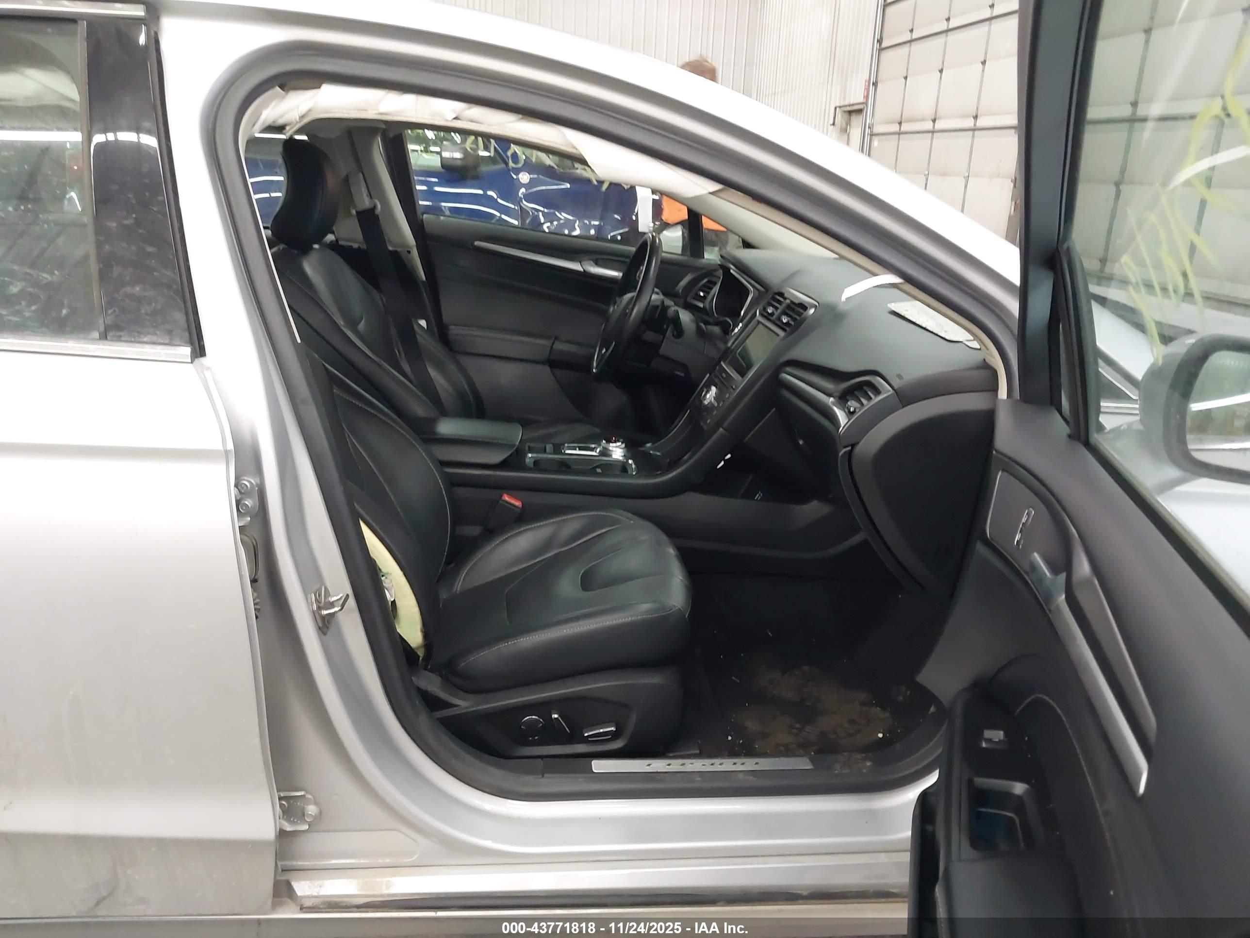 FORD FUSION image 5