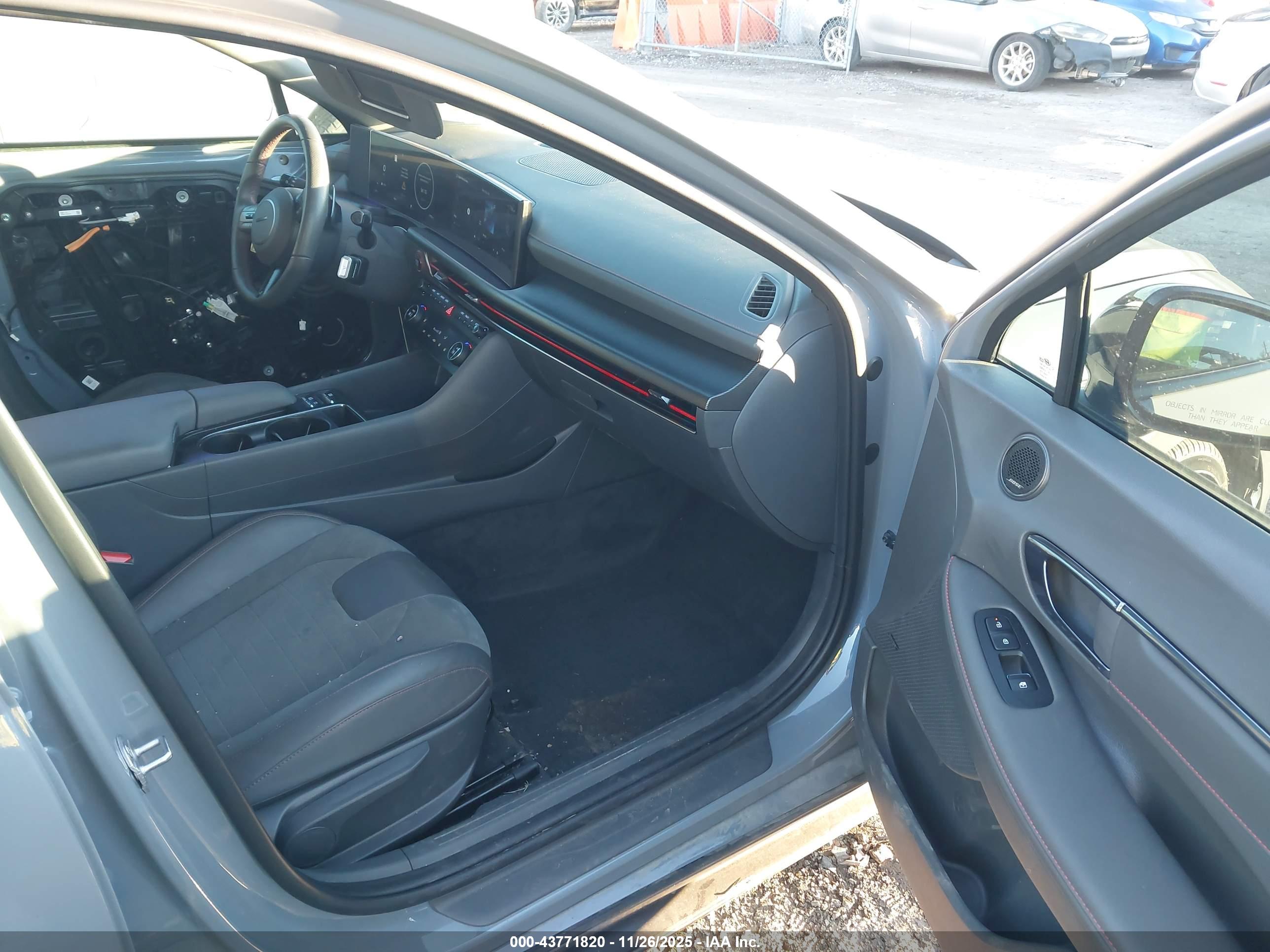 HYUNDAI SONATA image 5