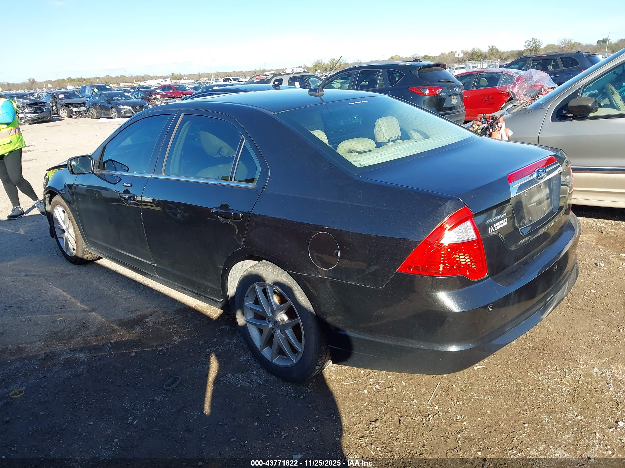 FORD FUSION image 3