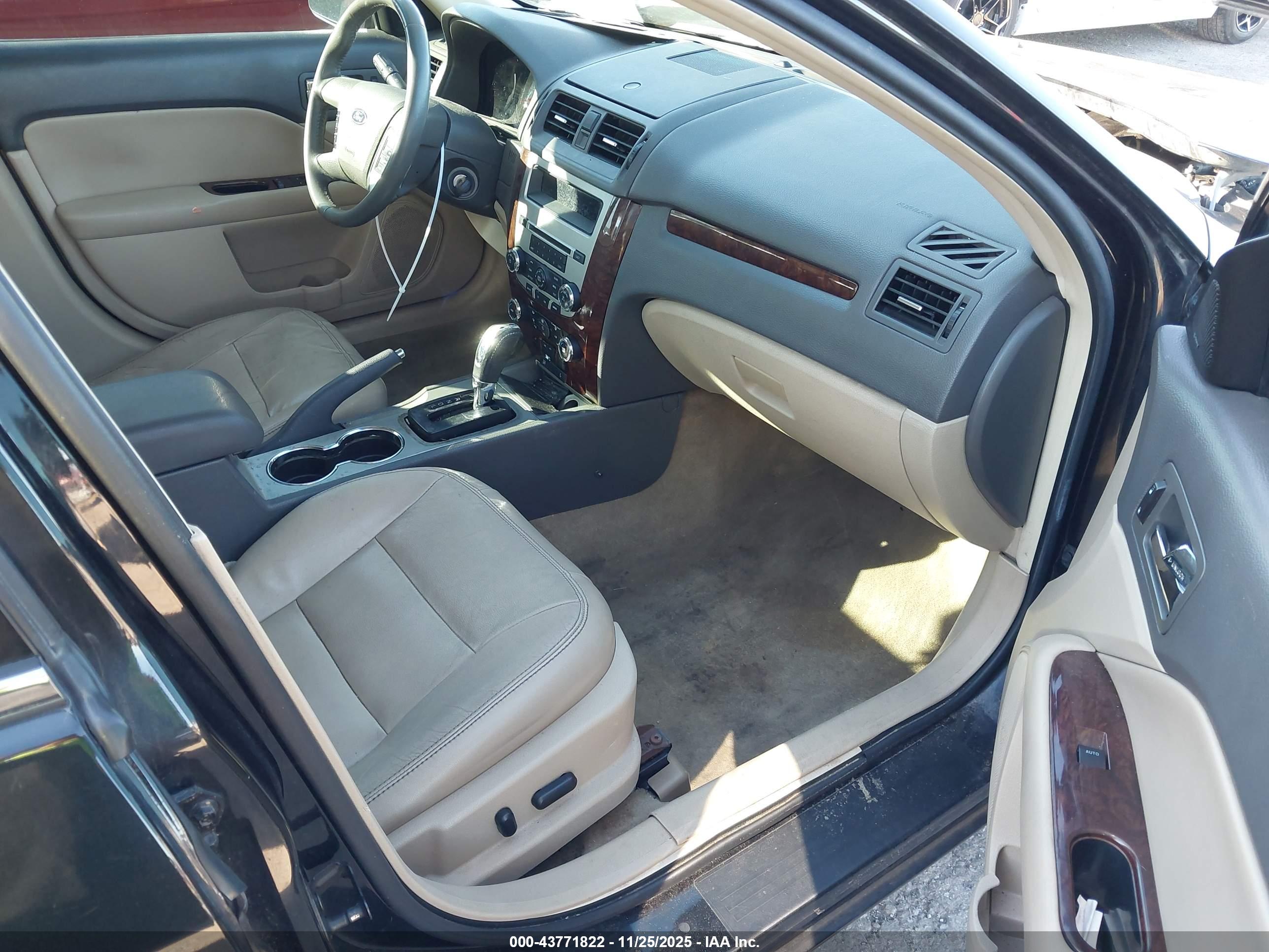 FORD FUSION image 5