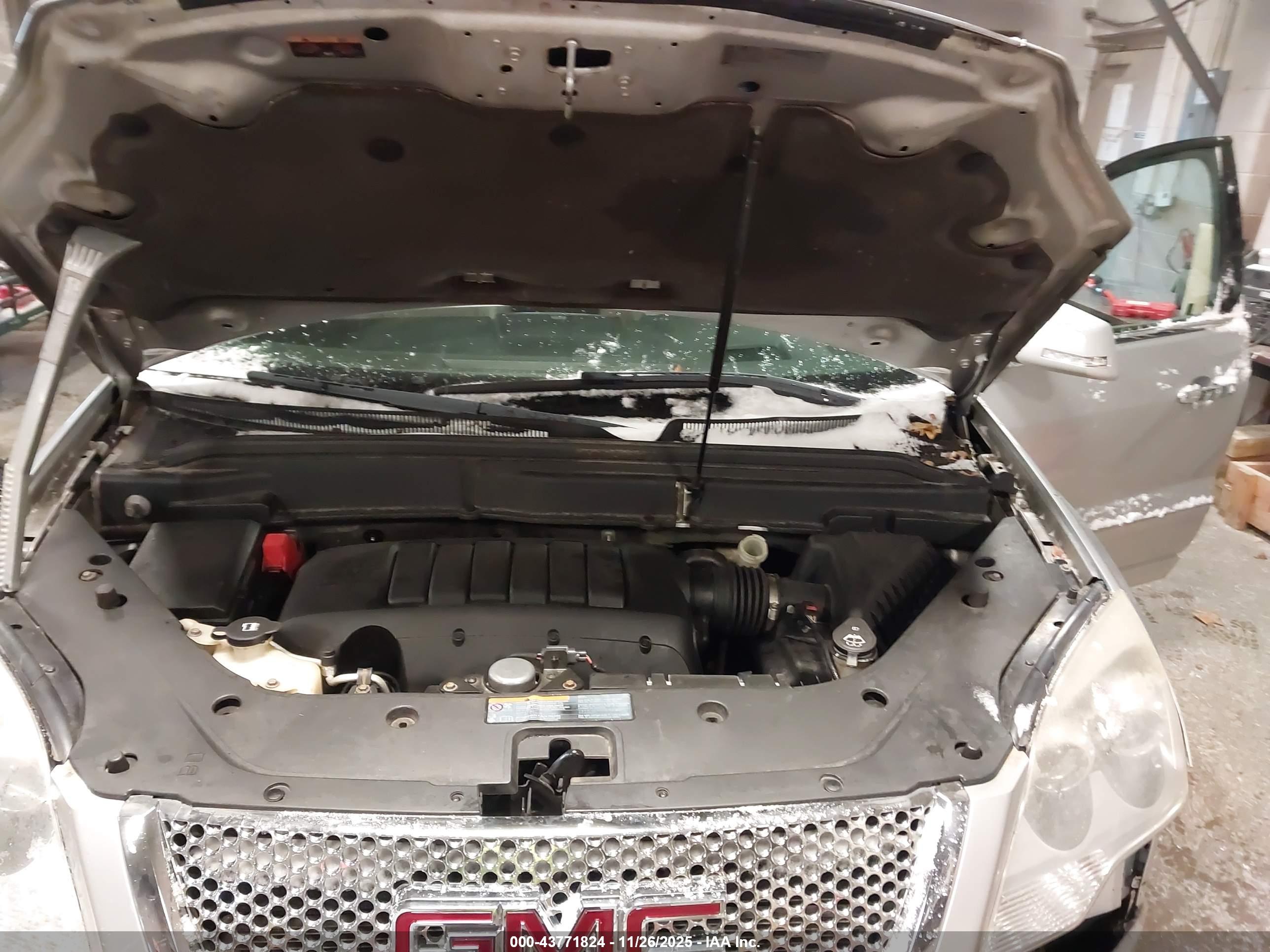 GMC ACADIA image 10