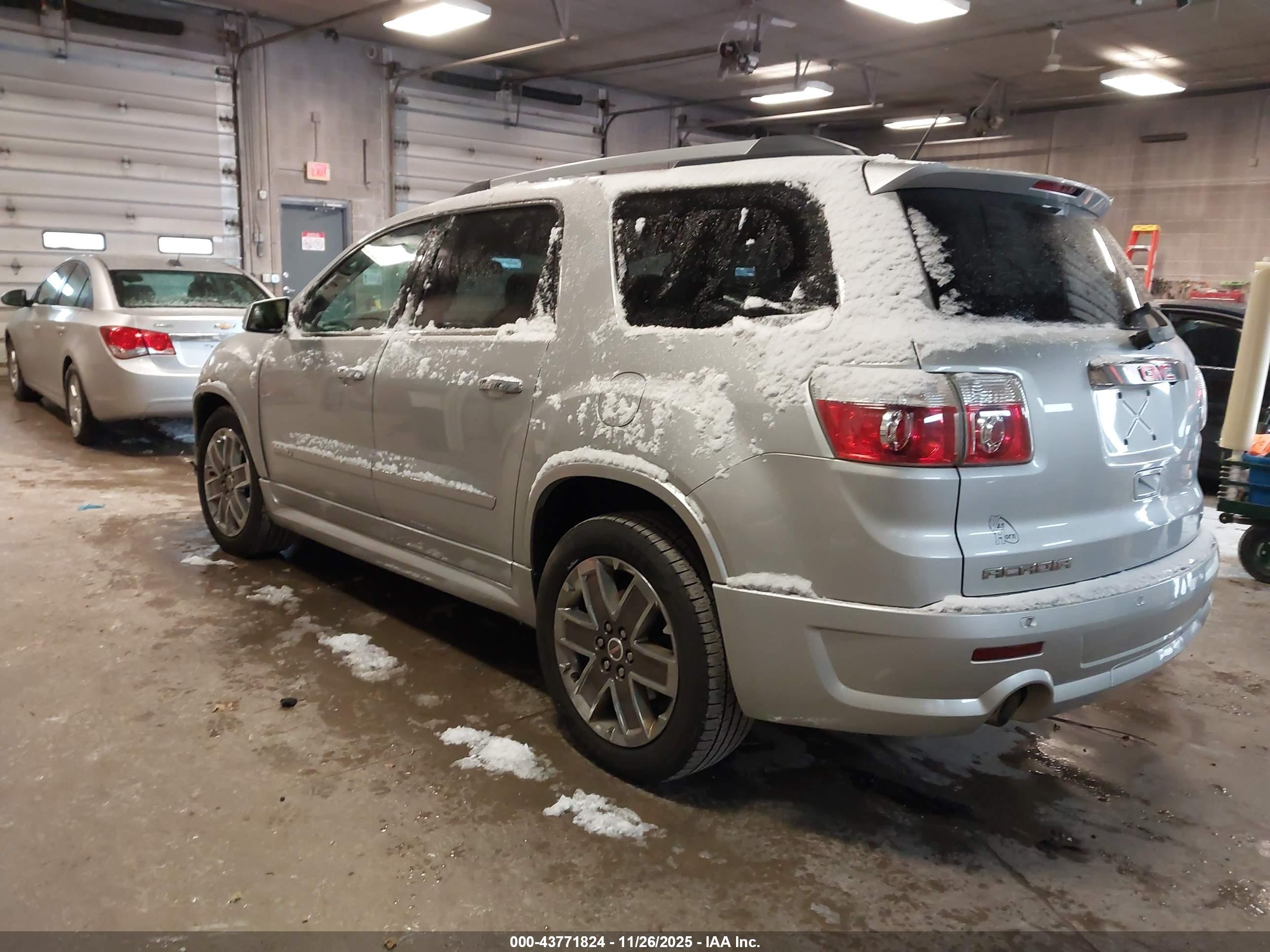GMC ACADIA image 3