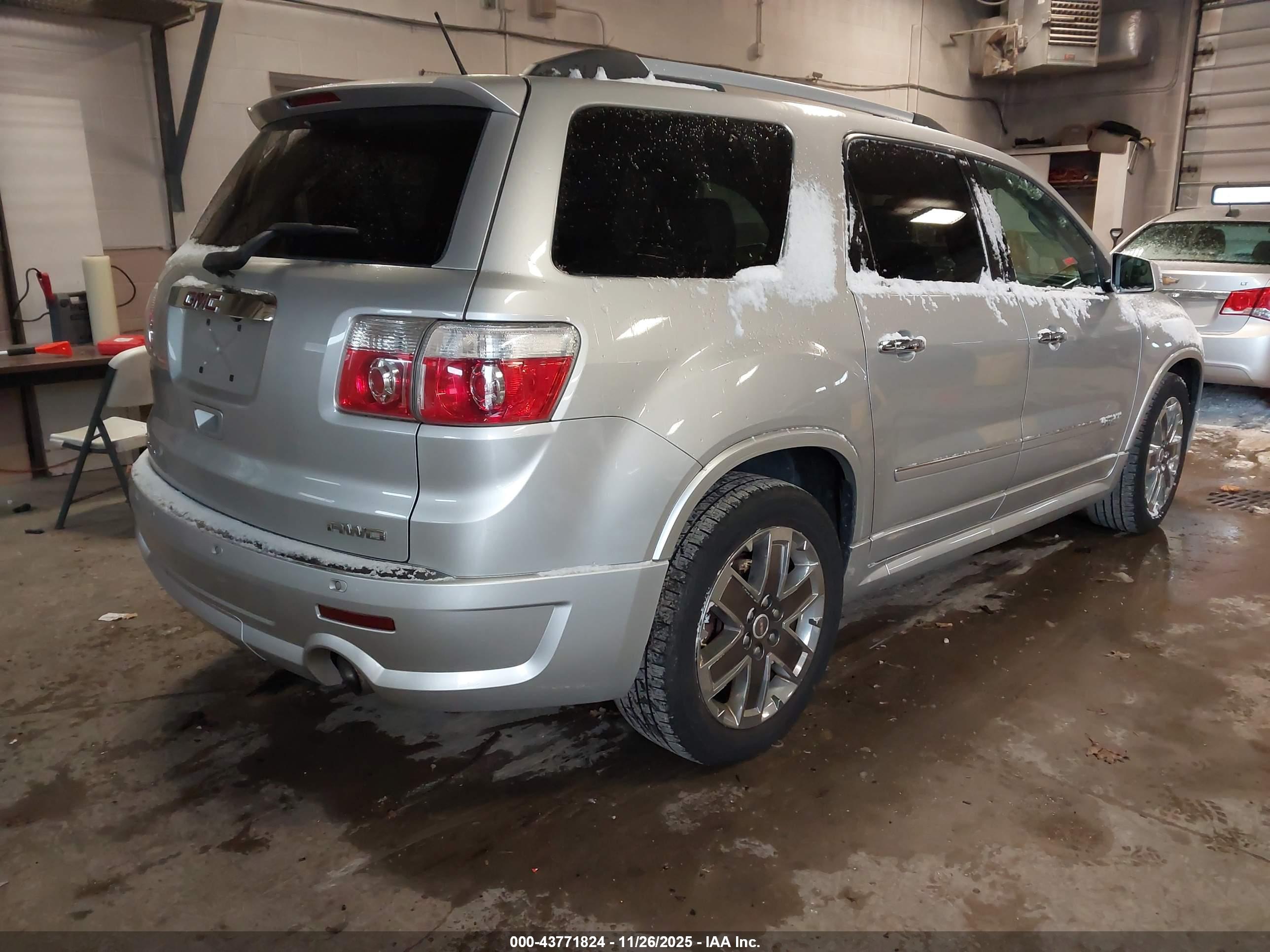 GMC ACADIA image 4