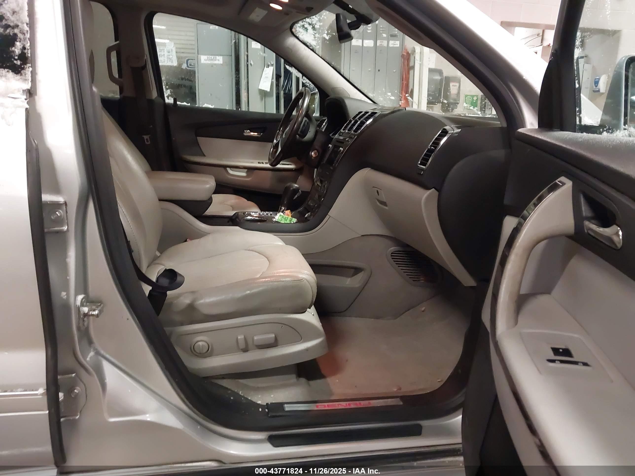 GMC ACADIA image 5