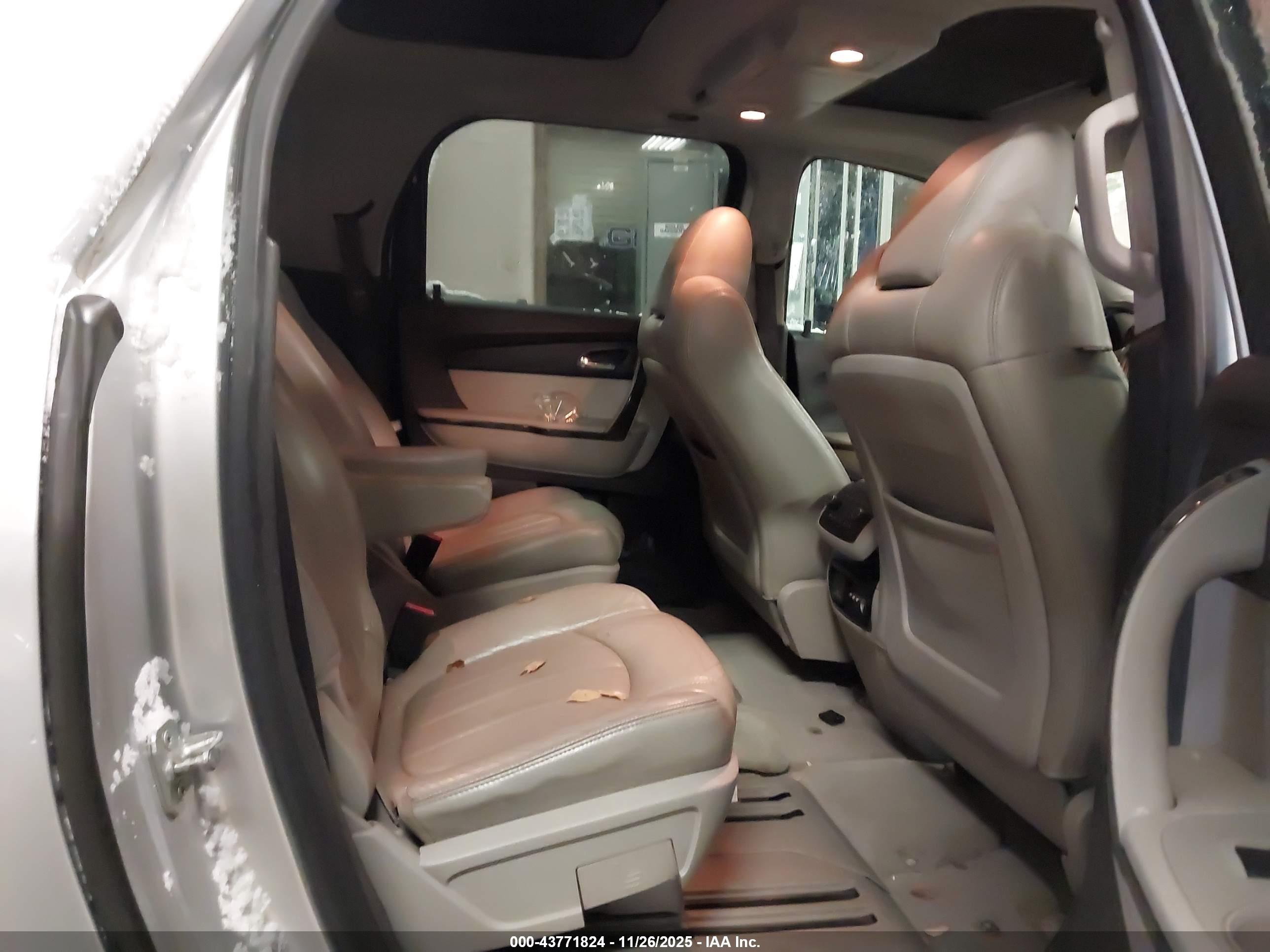 GMC ACADIA image 8