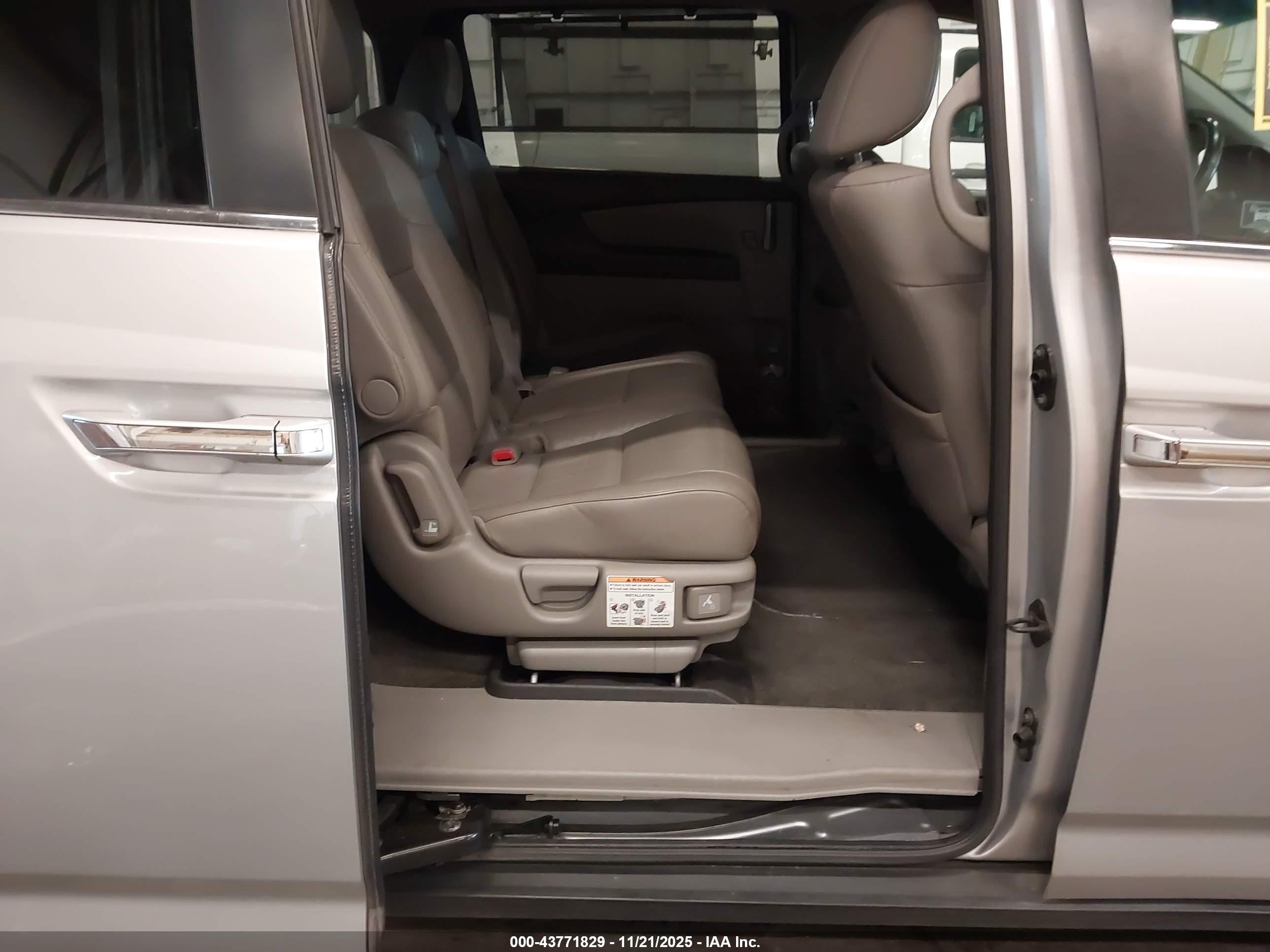 HONDA ODYSSEY image 8