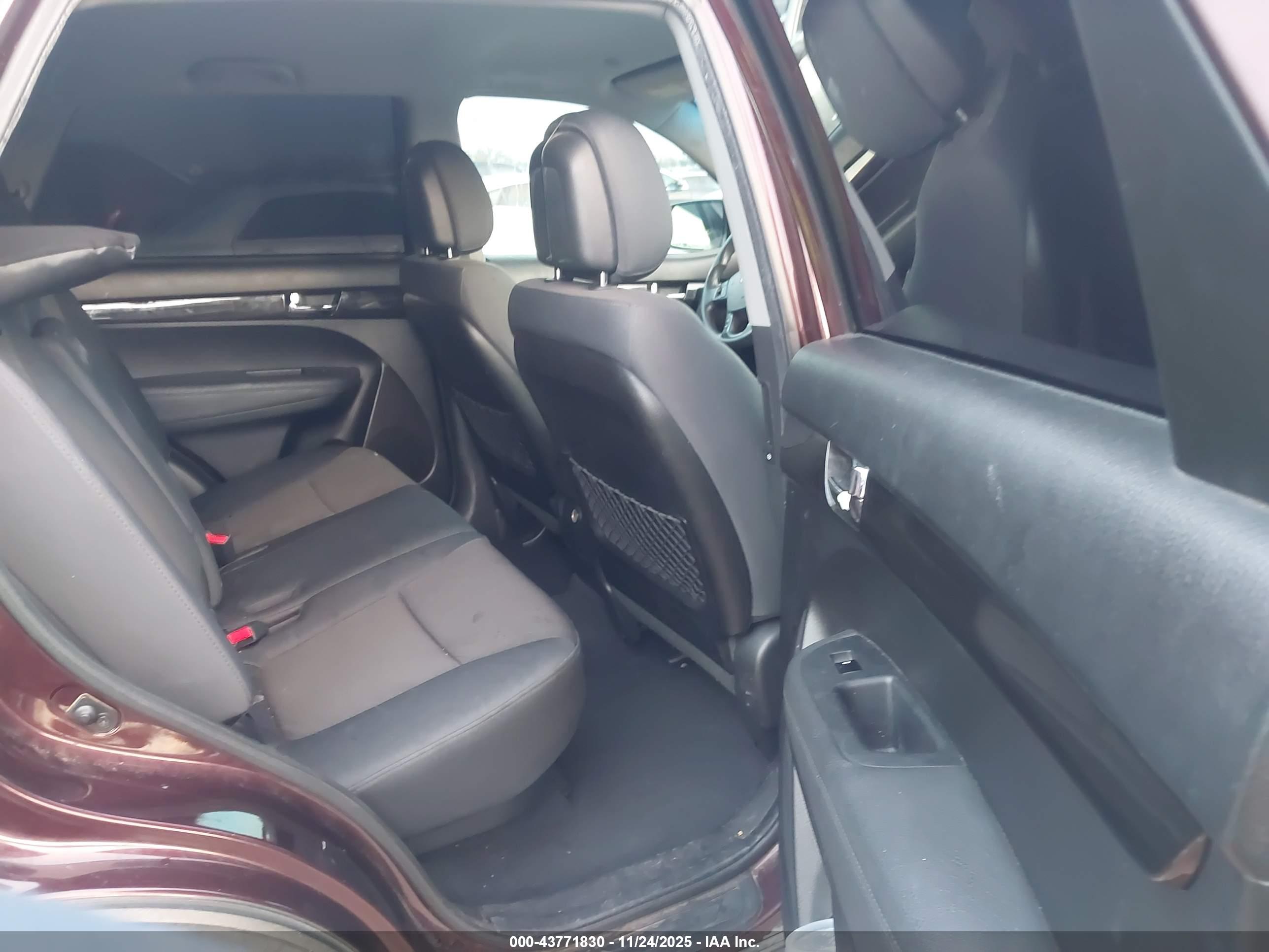 KIA SORENTO image 8