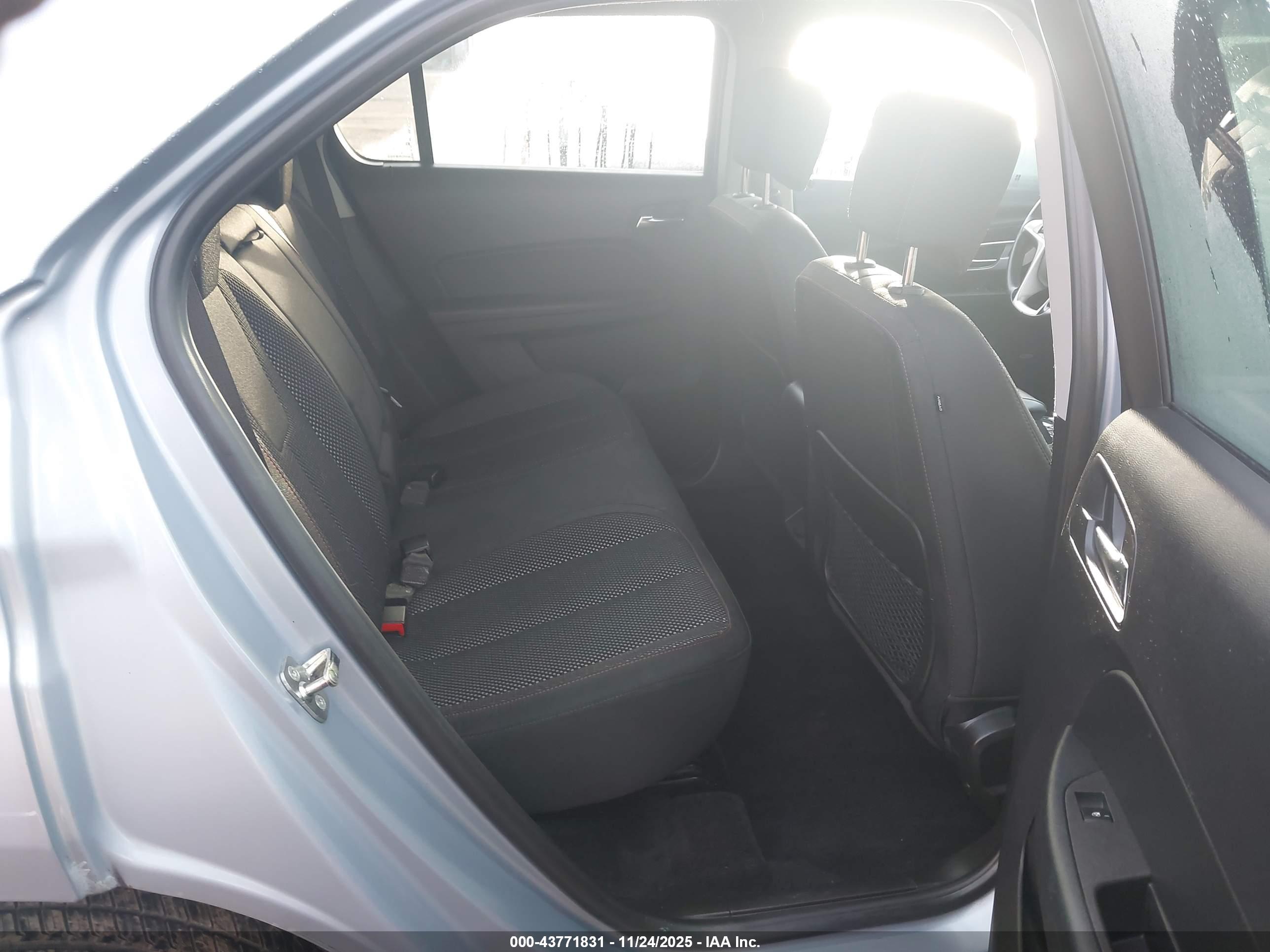 CHEVROLET EQUINOX image 8