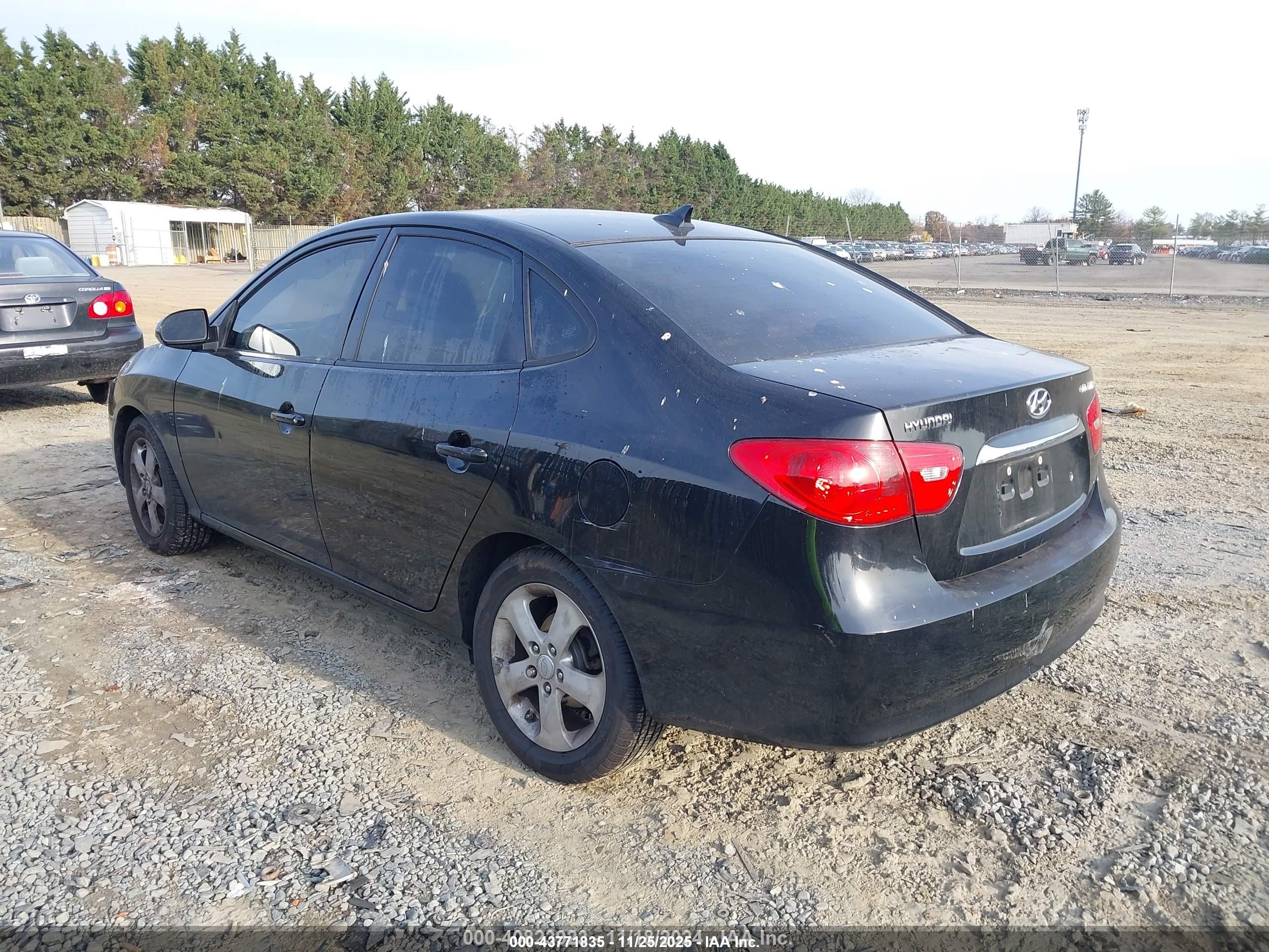 HYUNDAI ELANTRA image 3